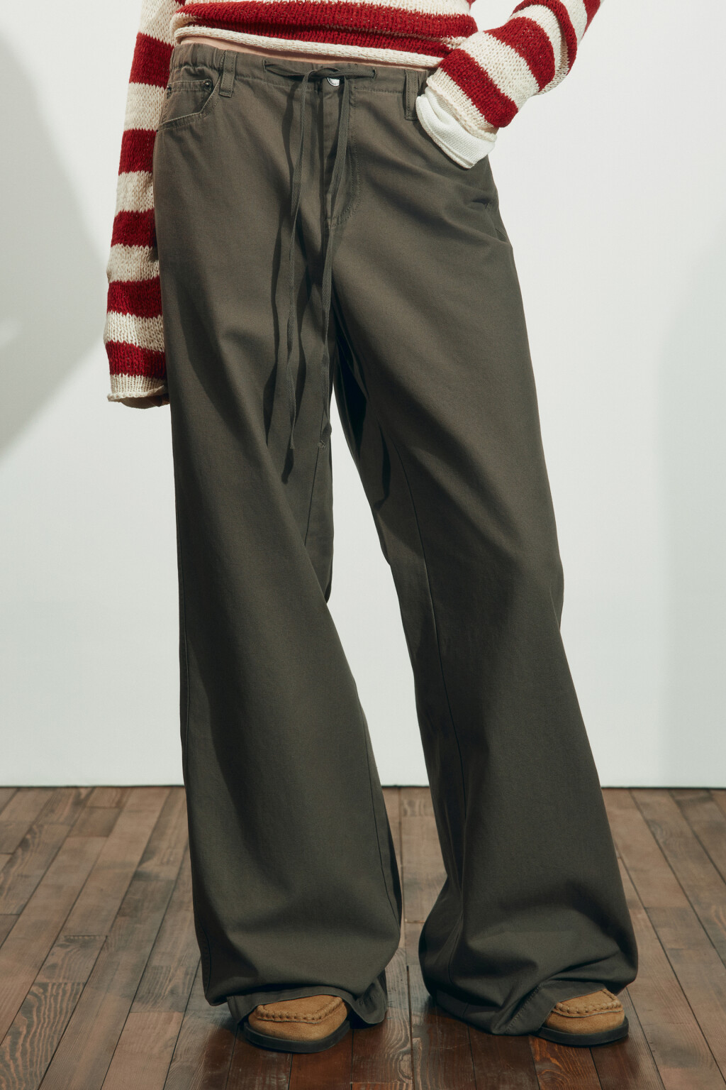 Брюки клеш хлопковые на завязках - цвет зеленый - 2