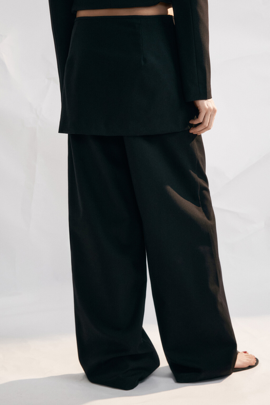 Брюки прямые со средней посадкой и баской - цвет черный - 3