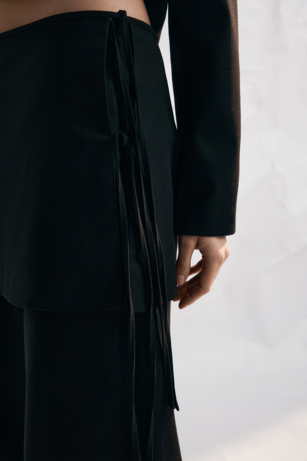 Брюки прямые со средней посадкой и баской - цвет черный - 6