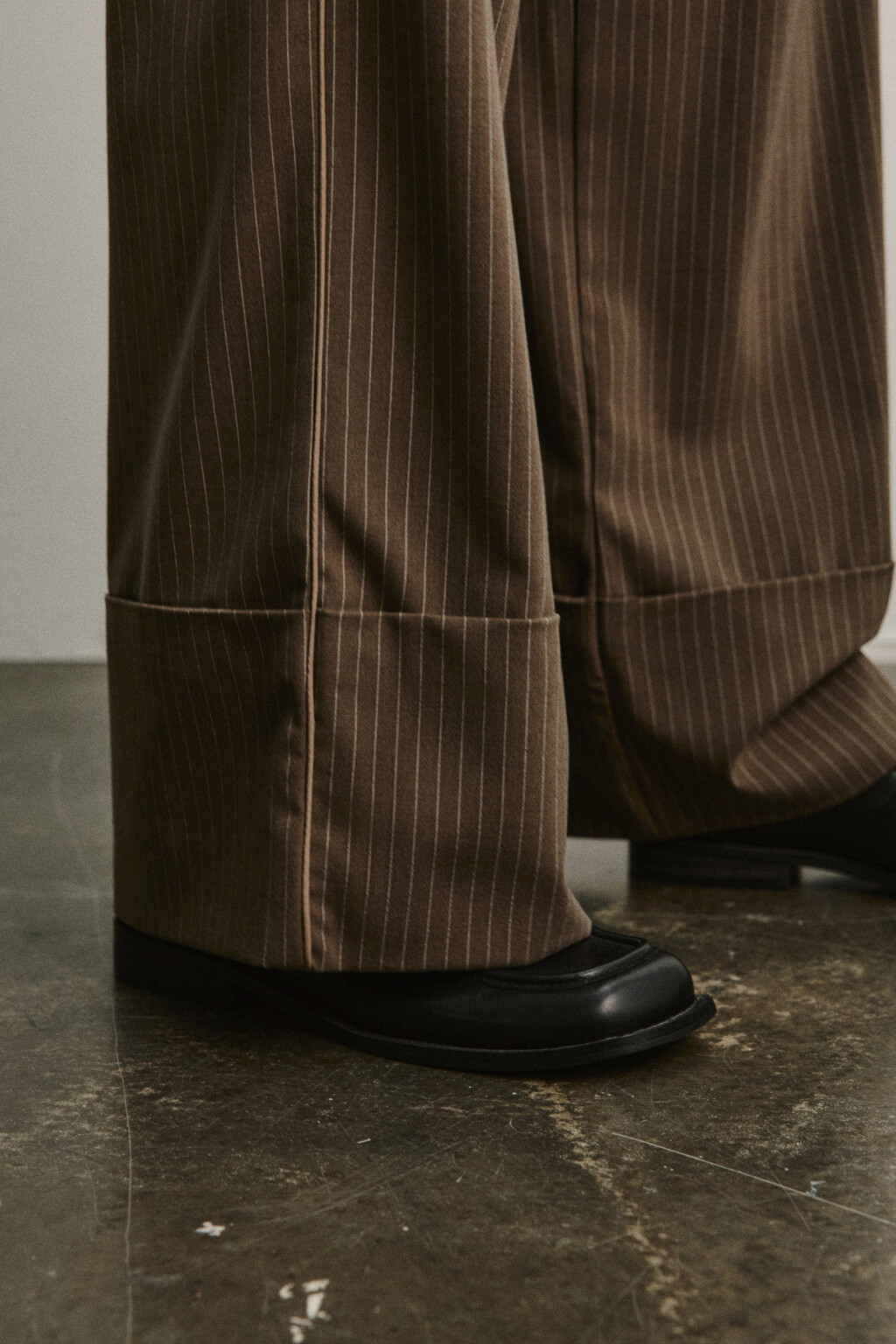 Брюки широкие с подворотами на завязках - цвет коричневый - 7