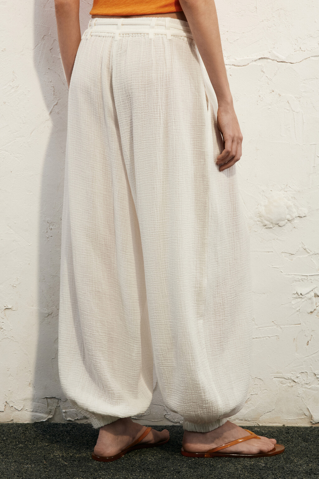 Брюки-аладдины из хлопкового муслина - цвет молочный - 4