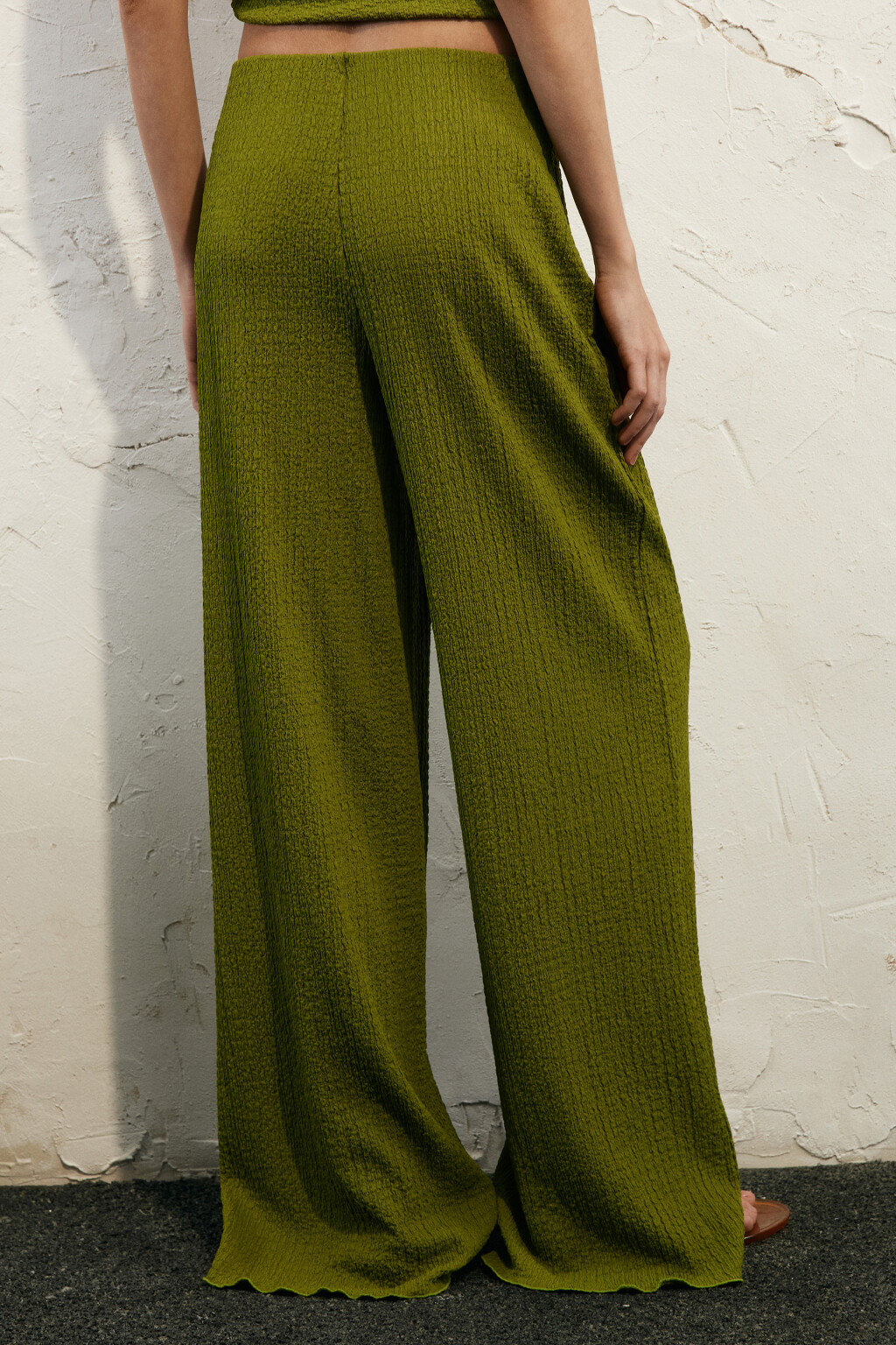 Брюки широкие трикотажные на резинке - цвет зеленый - 4