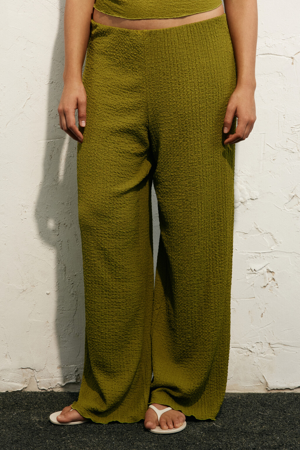 Брюки широкие трикотажные на резинке - цвет зеленый - 2