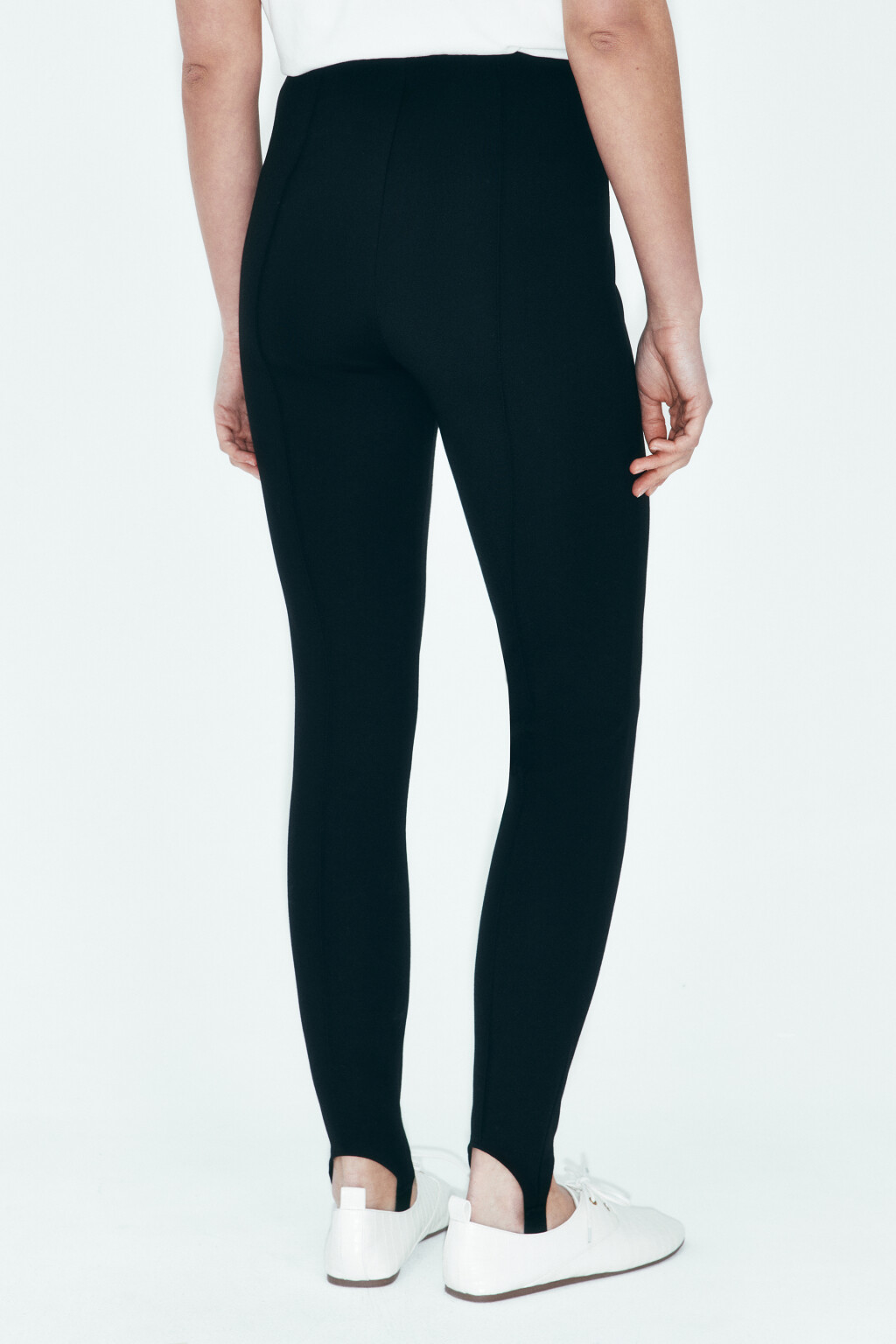 Легинсы облегающие со штрипками - цвет черный - 3