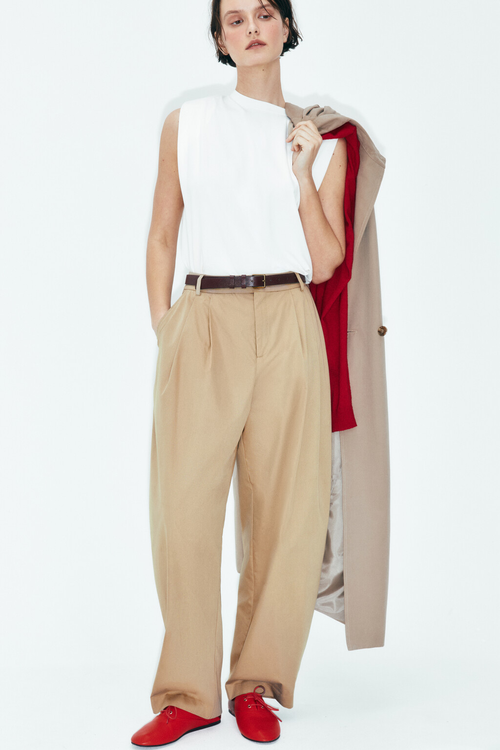 Брюки-баллон костюмные со складками - цвет бежевый - 2