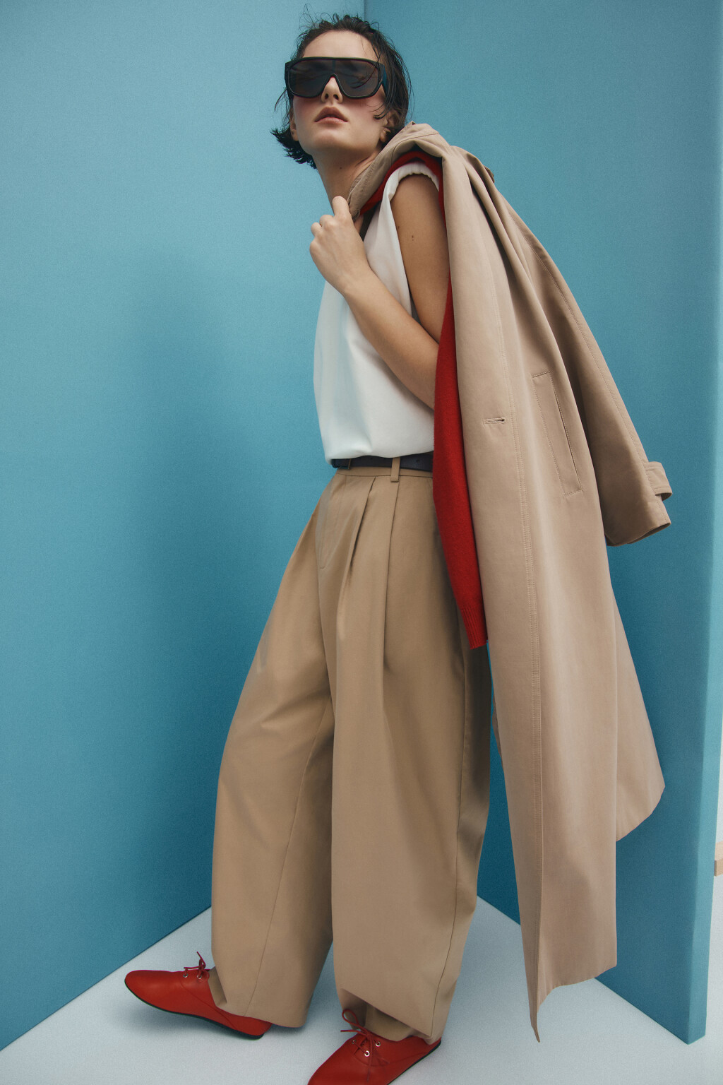 Брюки-баллон костюмные со складками - цвет бежевый - 1