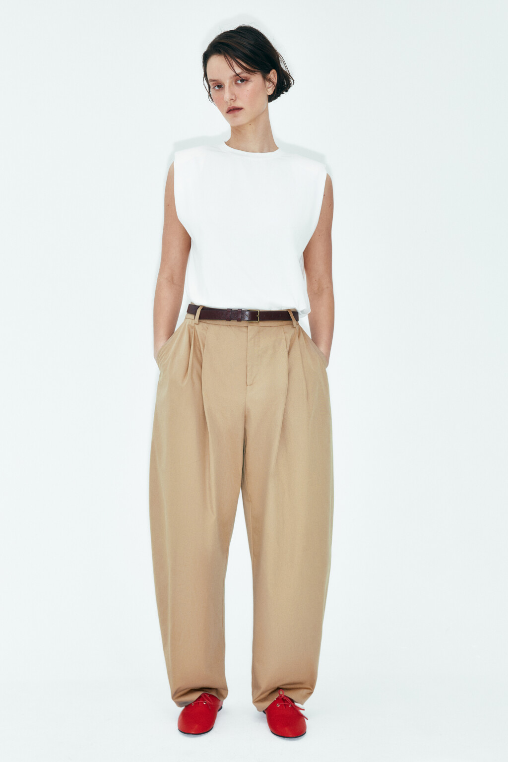 Брюки-баллон костюмные со складками - цвет бежевый - 5