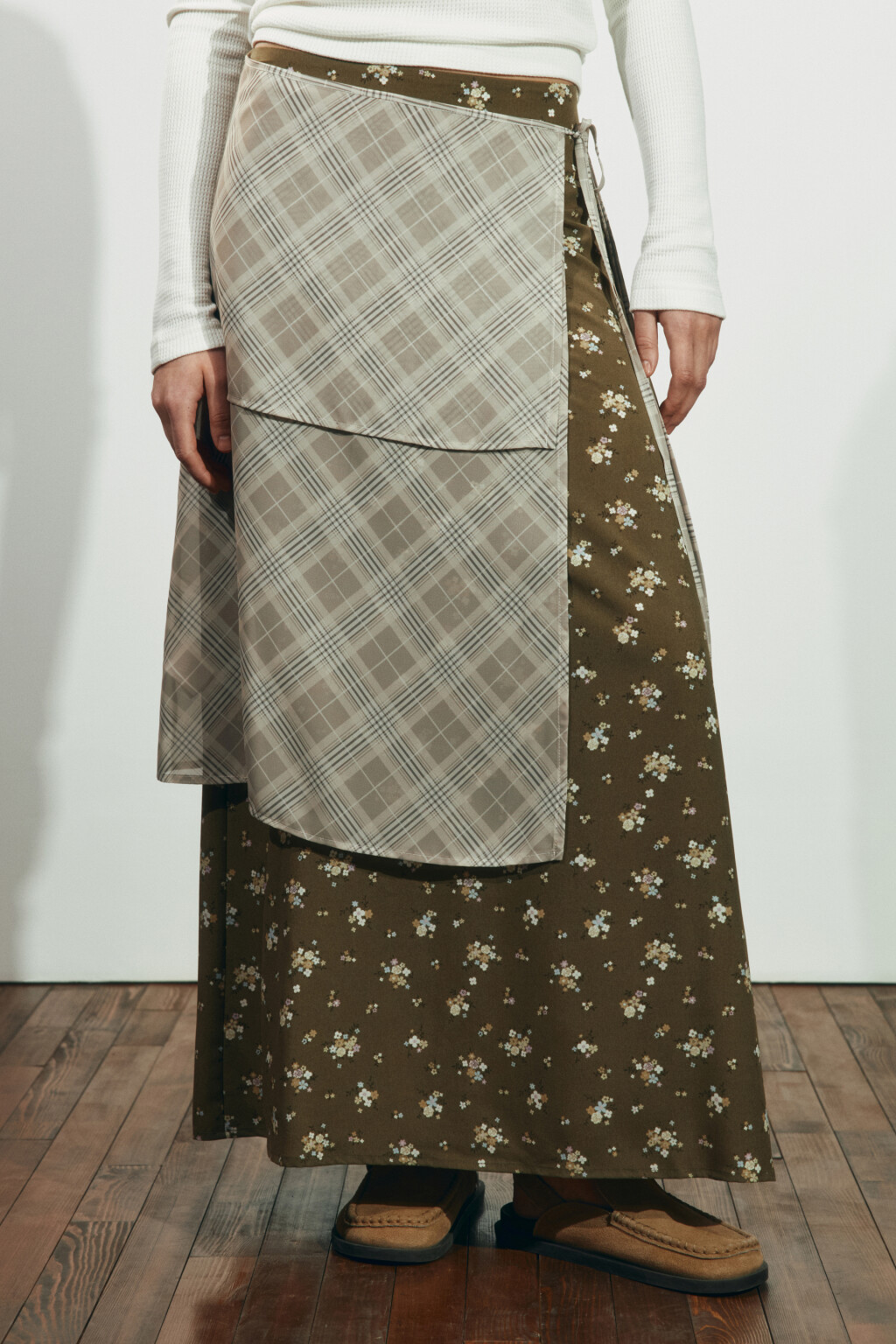 Юбка миди с цветочным принтом и фартуком на запах - цвет зеленый - 3