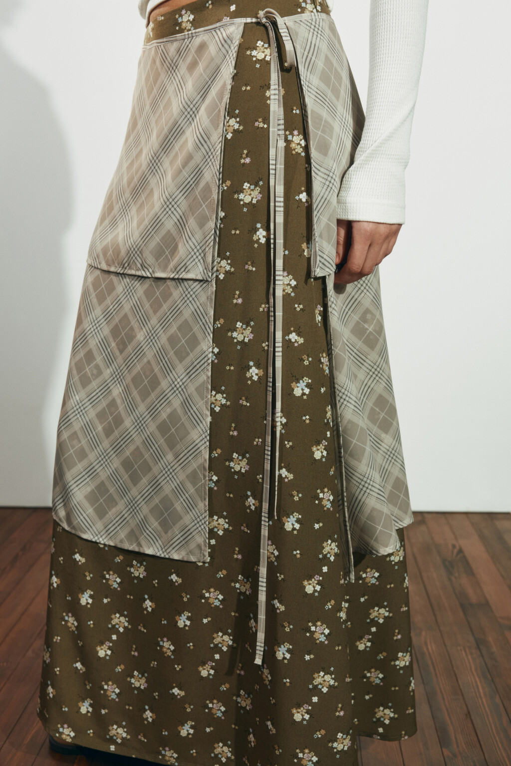 Юбка миди с цветочным принтом и фартуком на запах - цвет зеленый - 7