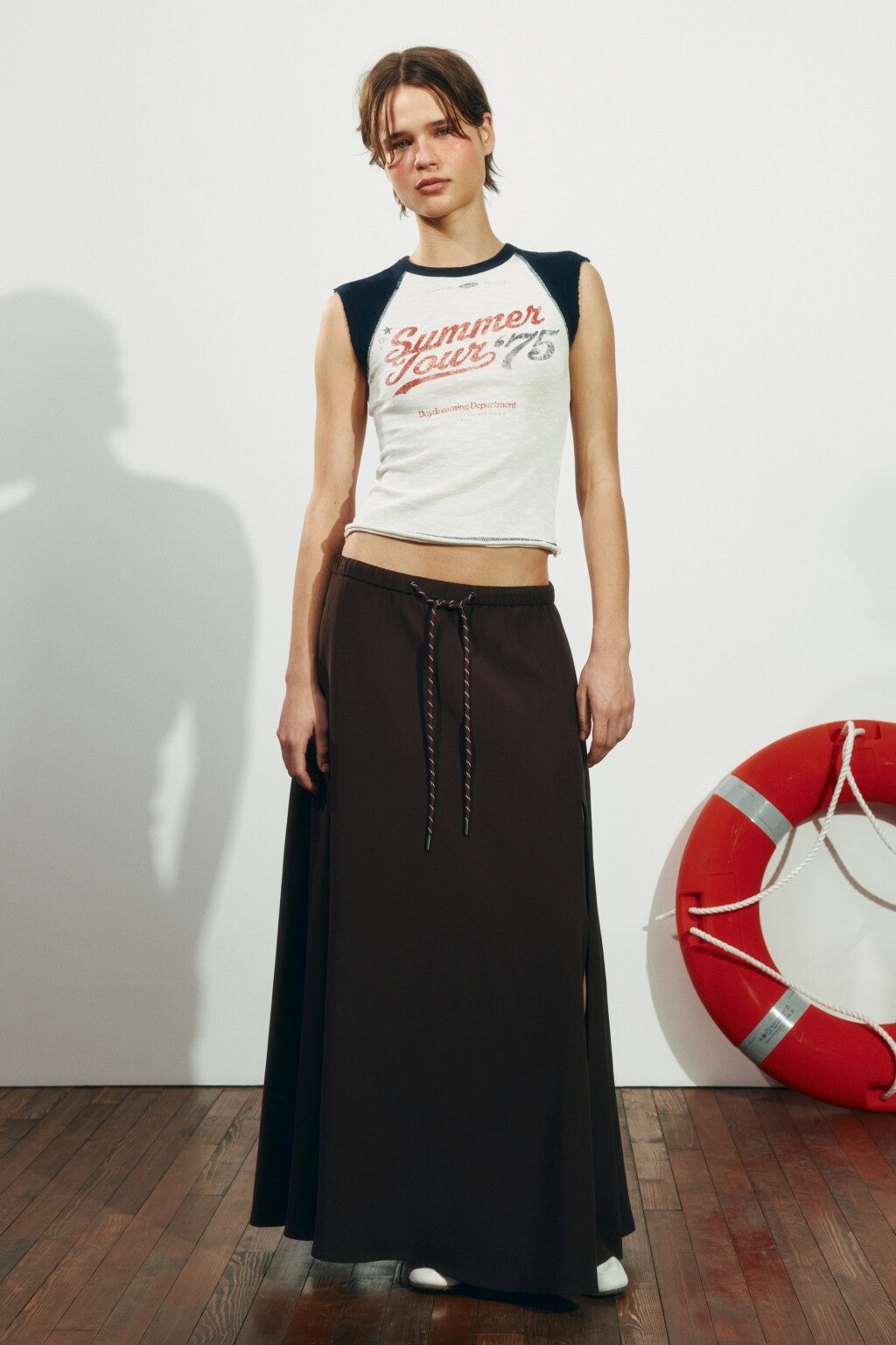 Юбка-трапеция макси  с разрезом на завязках - цвет коричневый - 4