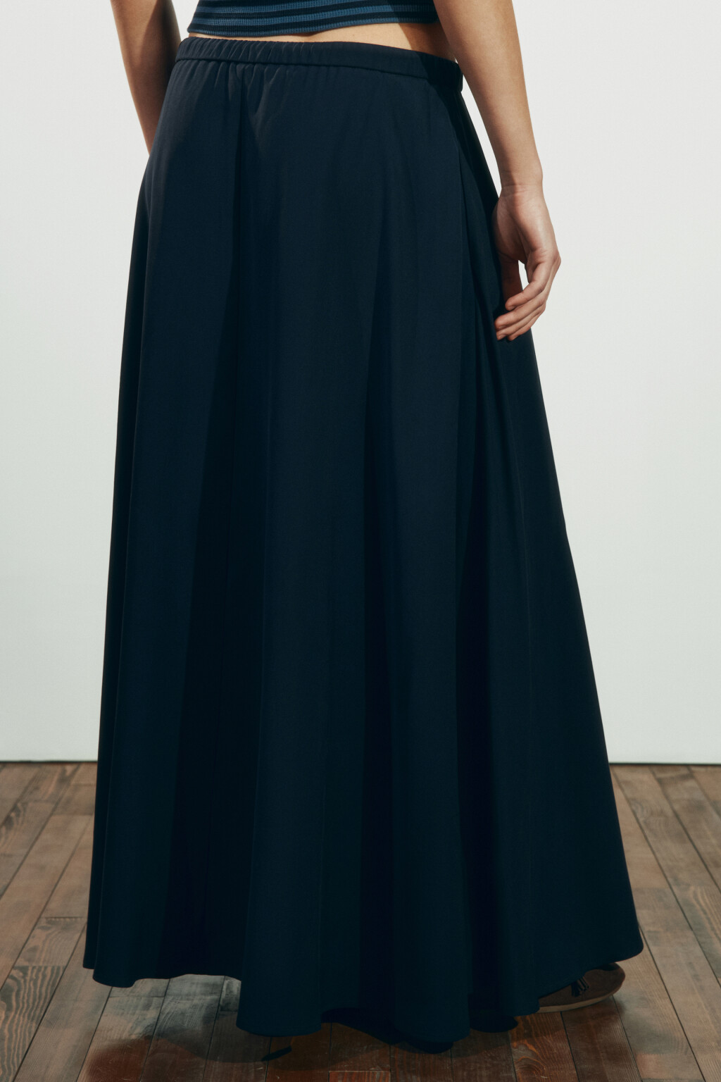 Юбка-трапеция макси  с разрезом на завязках - цвет синий - 3
