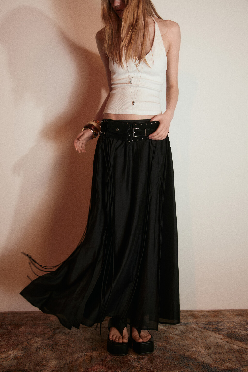 Юбка-трапеция миди из тенсела с разрезами - цвет черный - 1