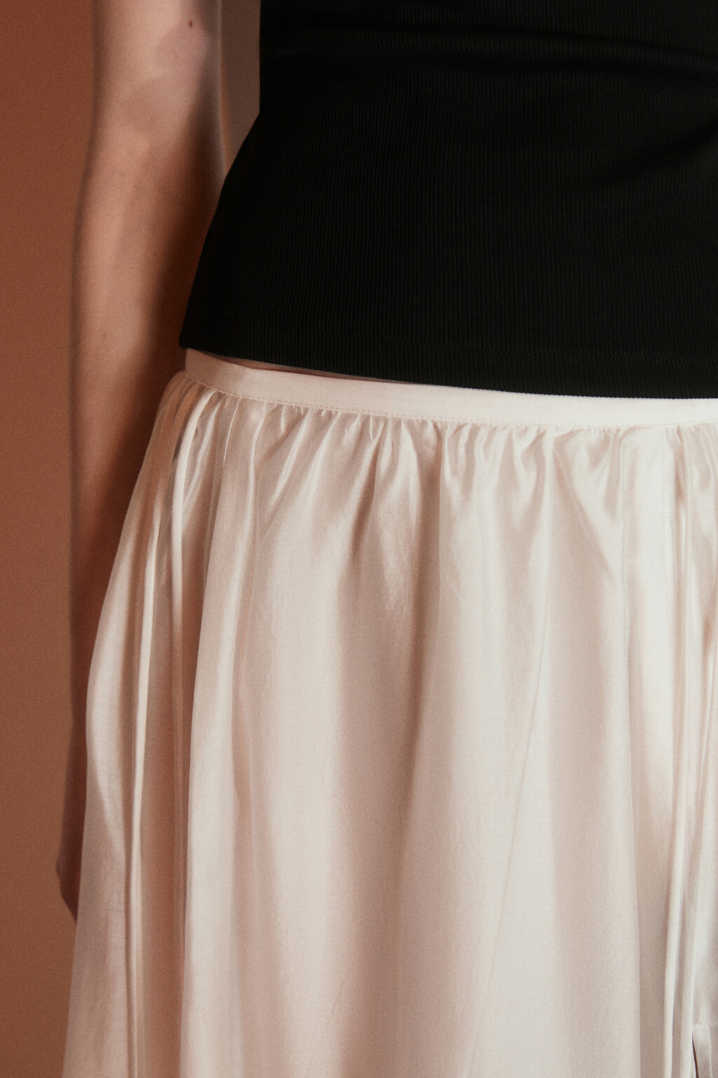 Юбка-трапеция миди из тенсела с разрезами - цвет молочный - 6