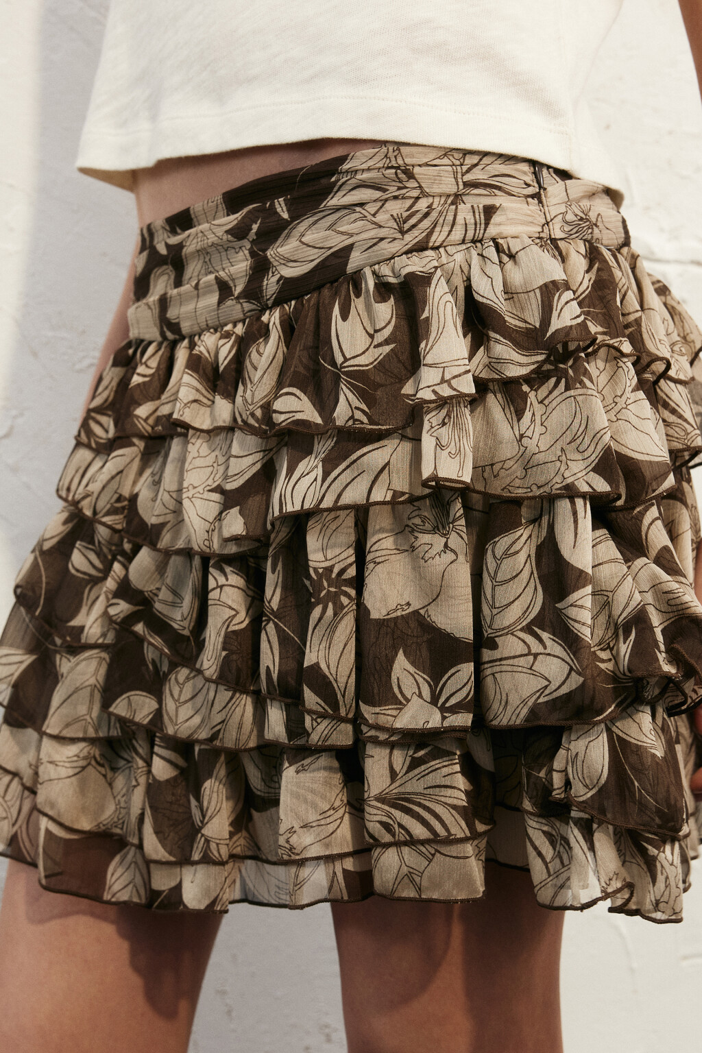 Юбка-шорты мини многоярусная и принтом - цвет коричневый - 6