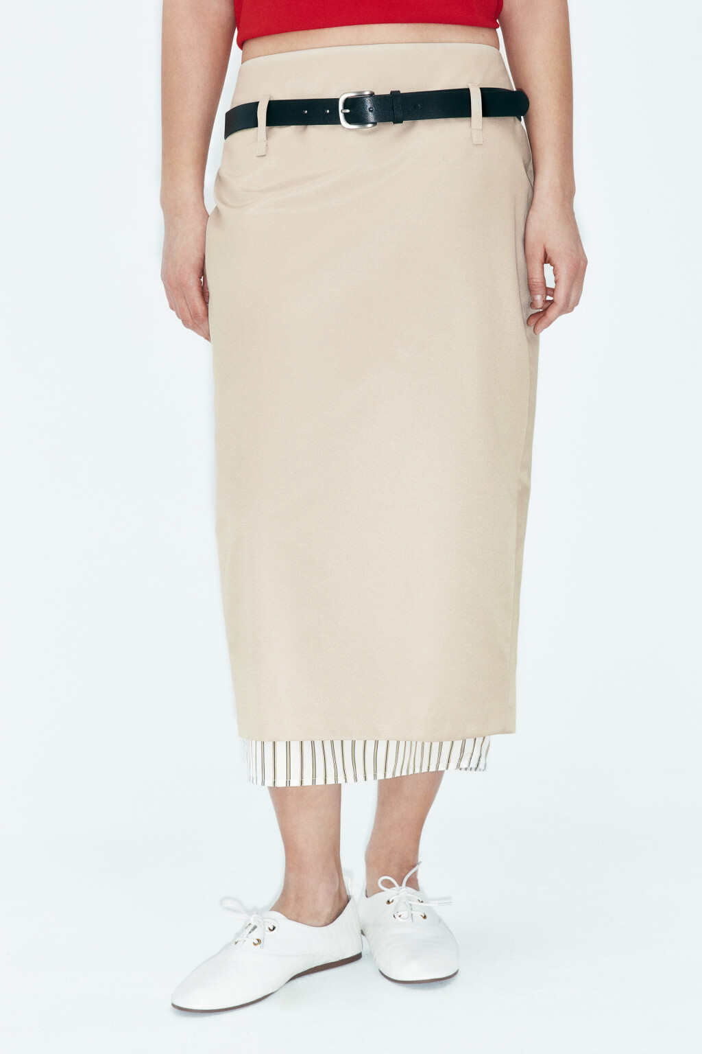 Юбка-карандаш миди с имитацией второго слоя и ремнем - цвет бежевый - 4