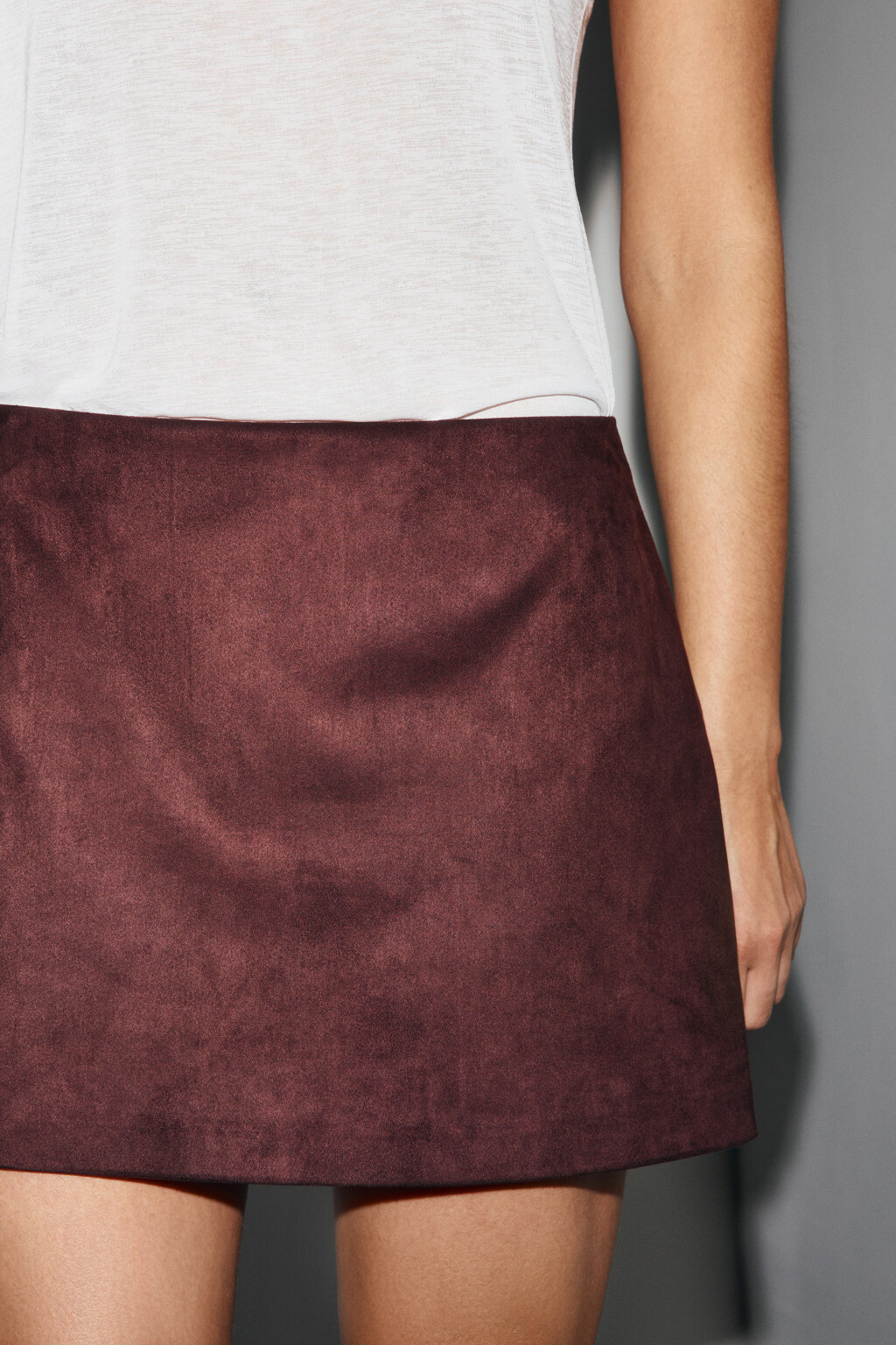 Юбка-шорты мини с замшевой фактурой - цвет коричневый - 6