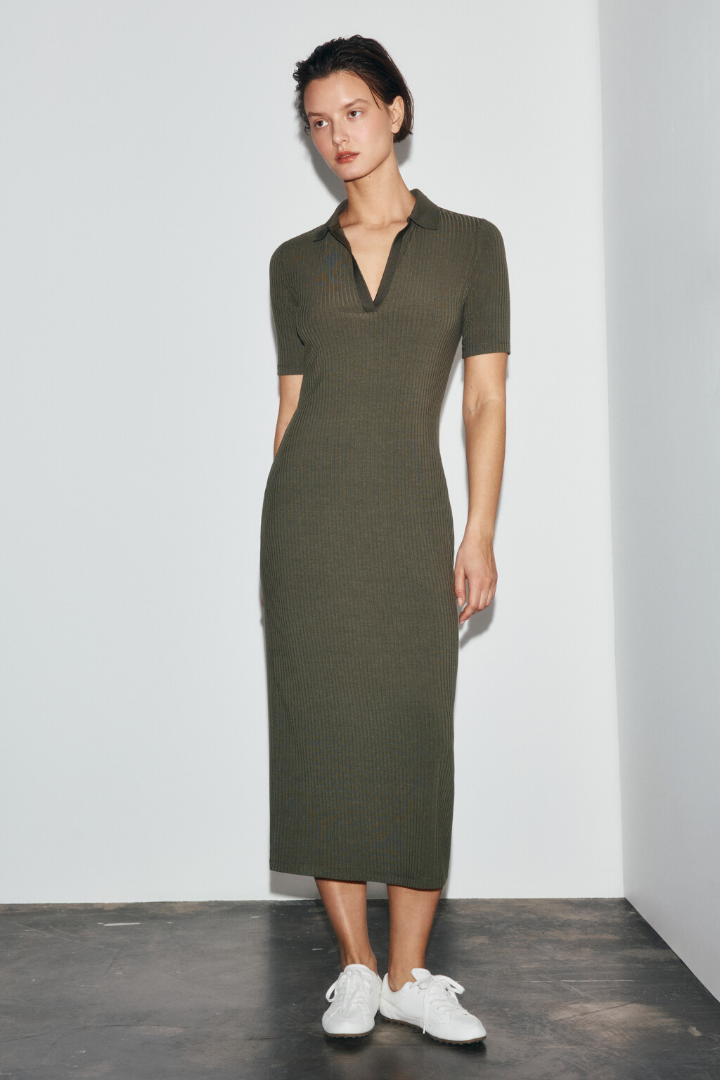 Платье-поло миди в рубчик - цвет зеленый - 4