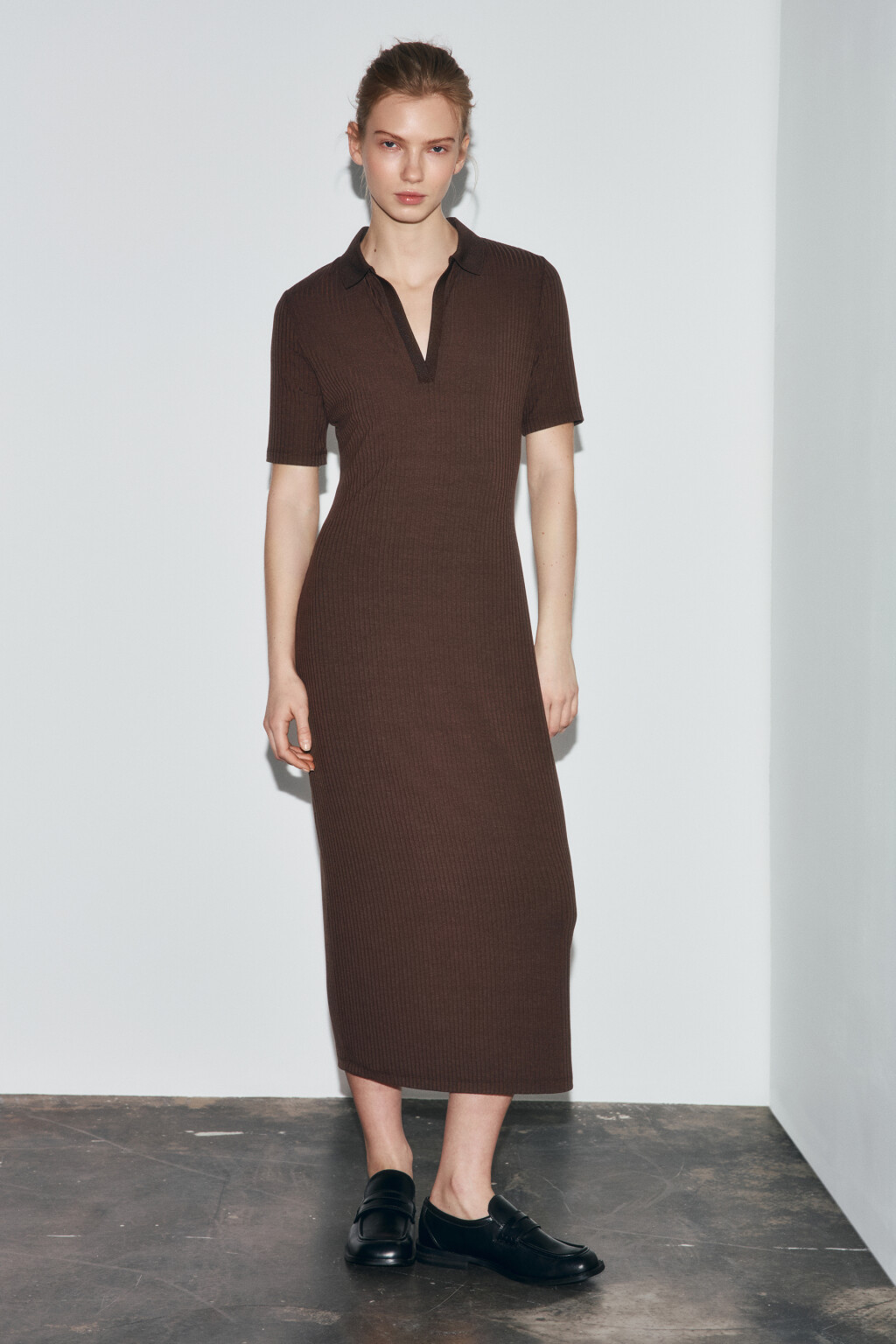 Платье-поло миди в рубчик - цвет коричневый - 3