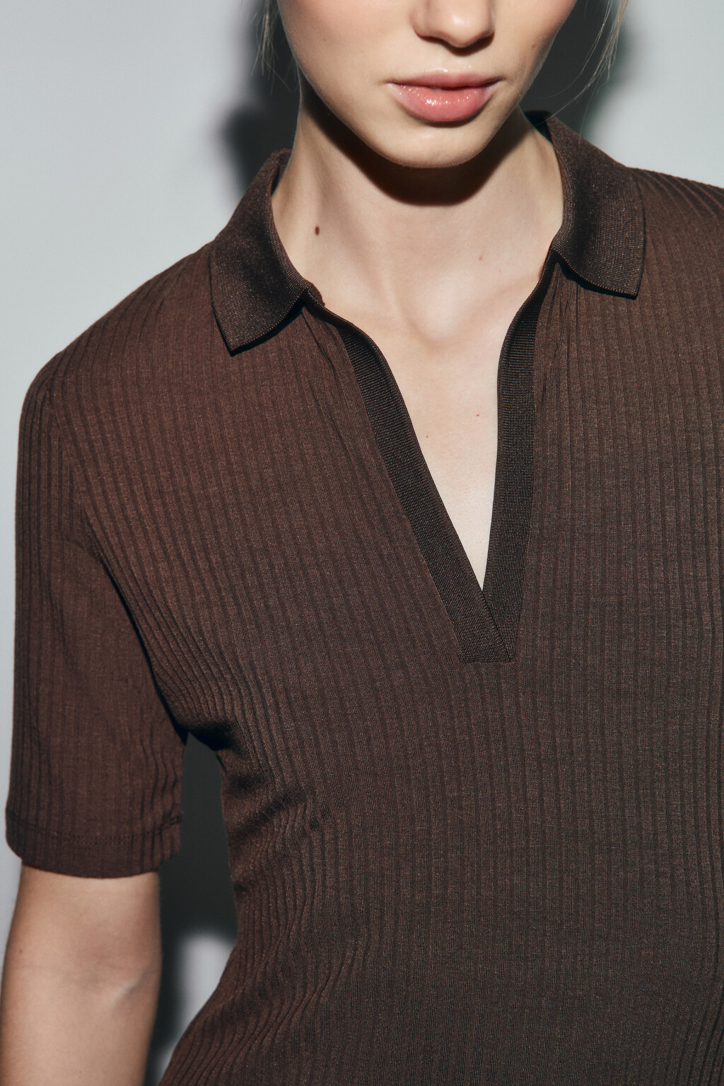 Платье-поло миди в рубчик - цвет коричневый - 6