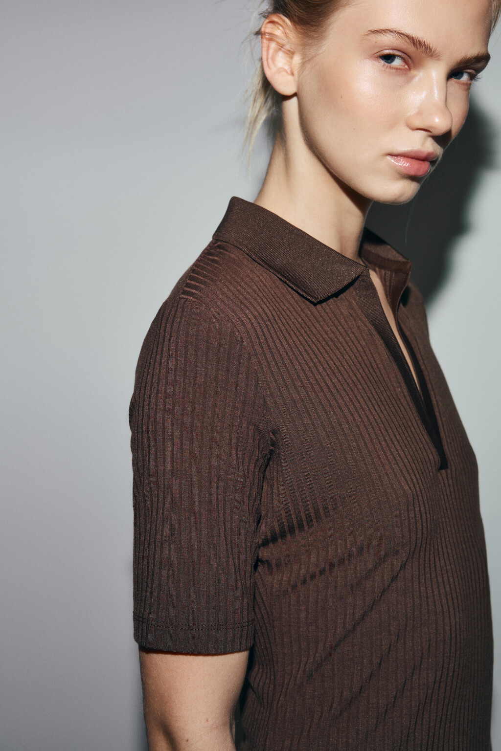 Платье-поло миди в рубчик - цвет коричневый - 7