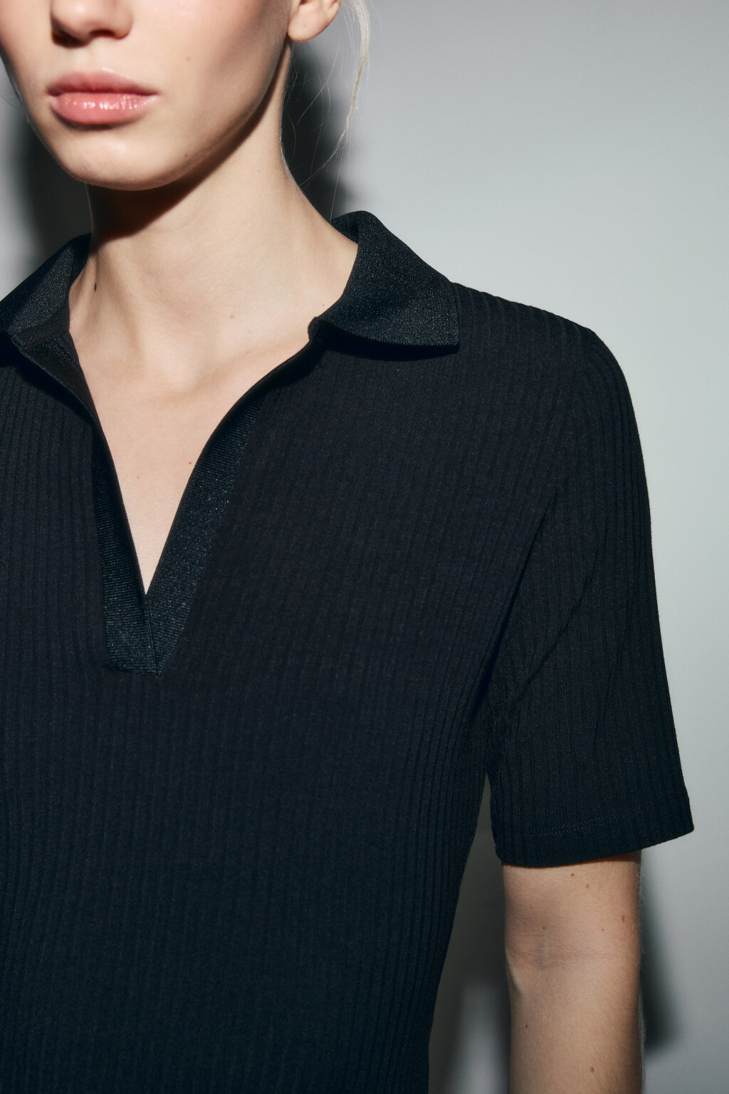 Платье-поло миди в рубчик - цвет черный - 5