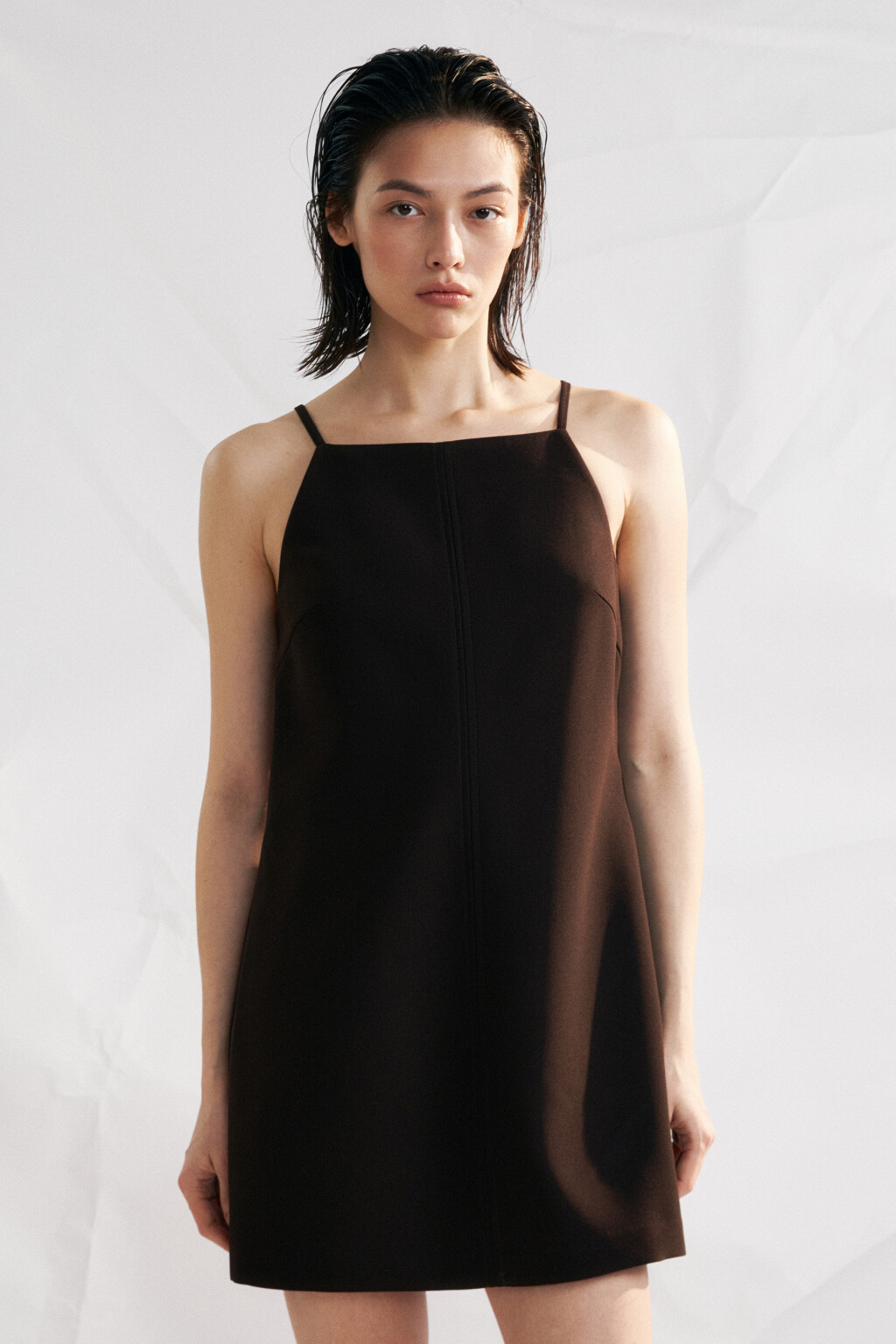 Платье-сарафан мини на тонких бретелях - цвет коричневый - 2