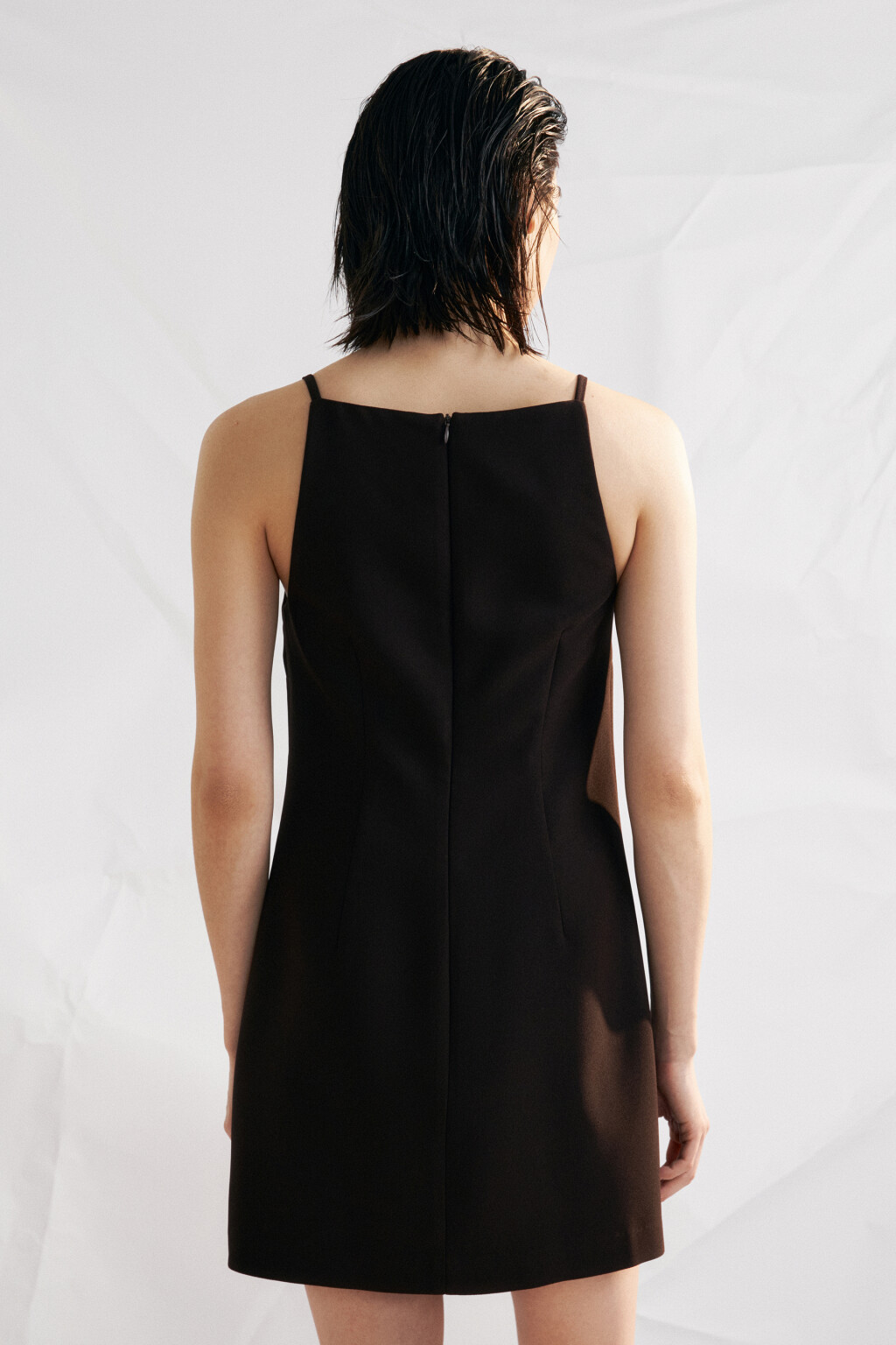 Платье-сарафан мини на тонких бретелях - цвет коричневый - 3