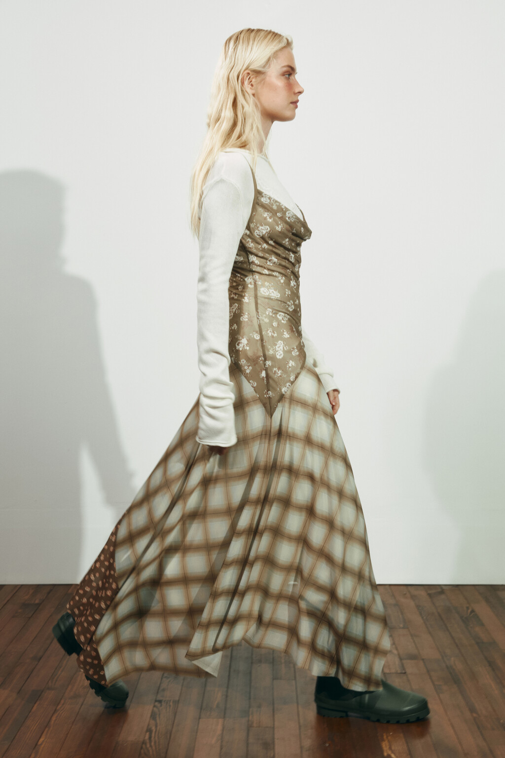 Платье-комбинация миди асимметричное с кружевом - цвет мультиколор - 3