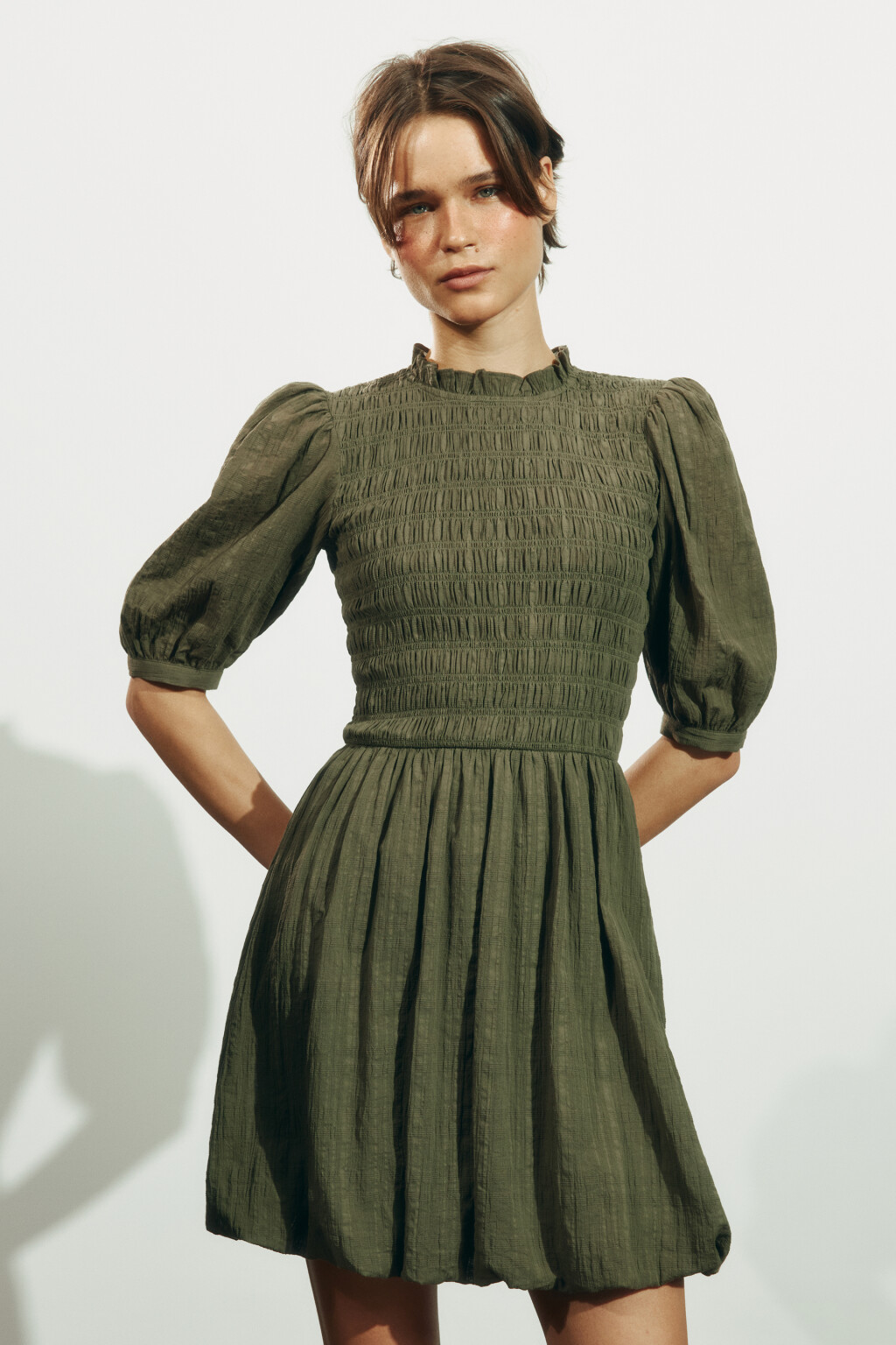 Платье мини baby-doll с пышными рукавами и низом - цвет зеленый - 3