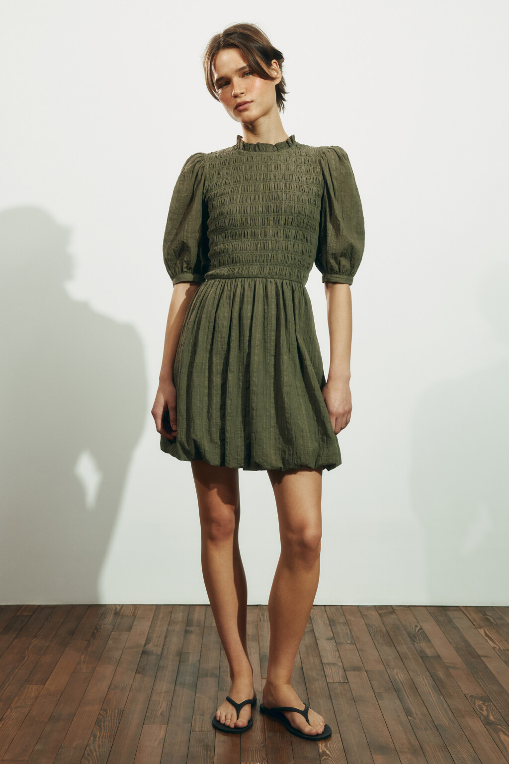 Платье мини baby-doll с пышными рукавами и низом - цвет зеленый - 5