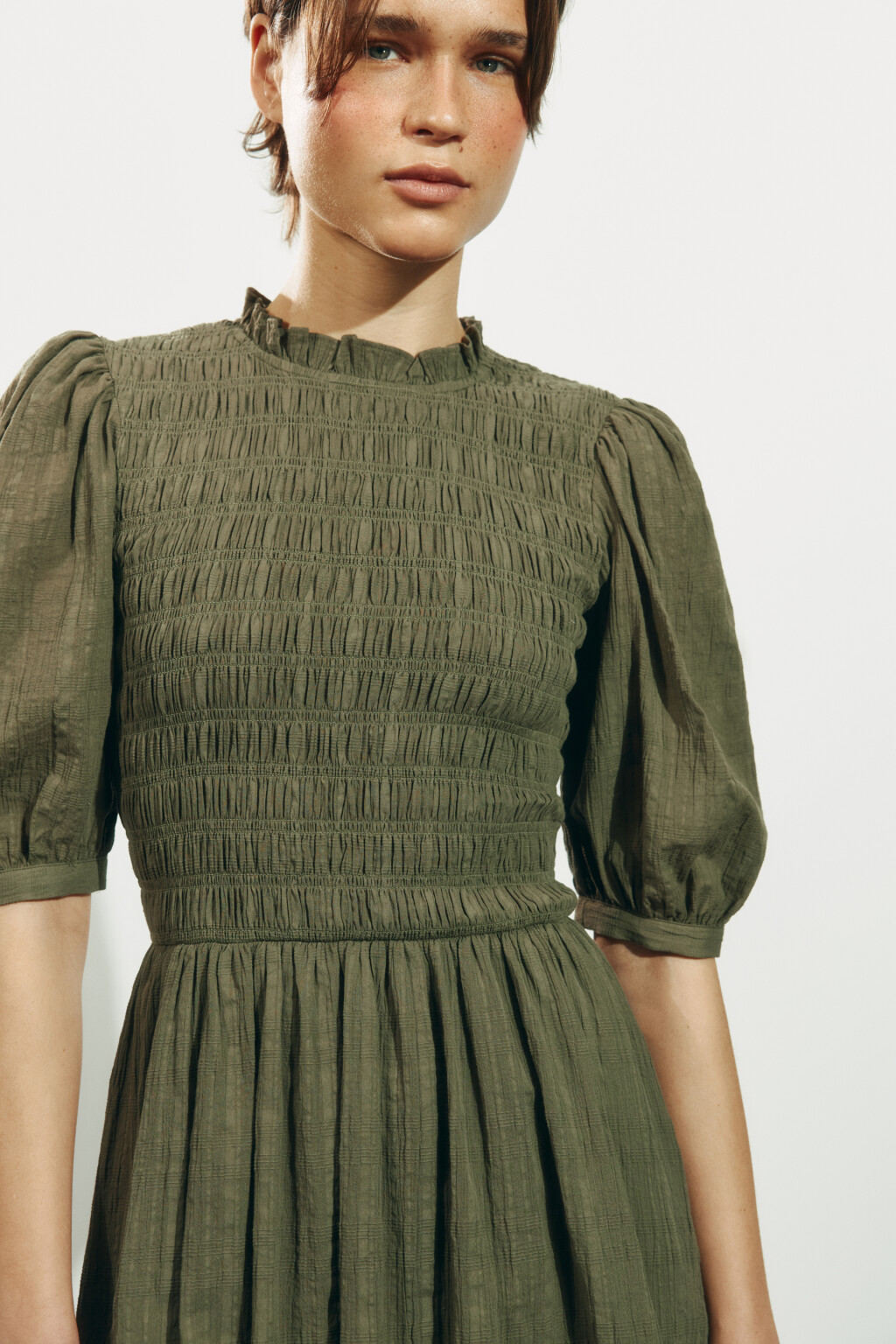 Платье мини baby-doll с пышными рукавами и низом - цвет зеленый - 6