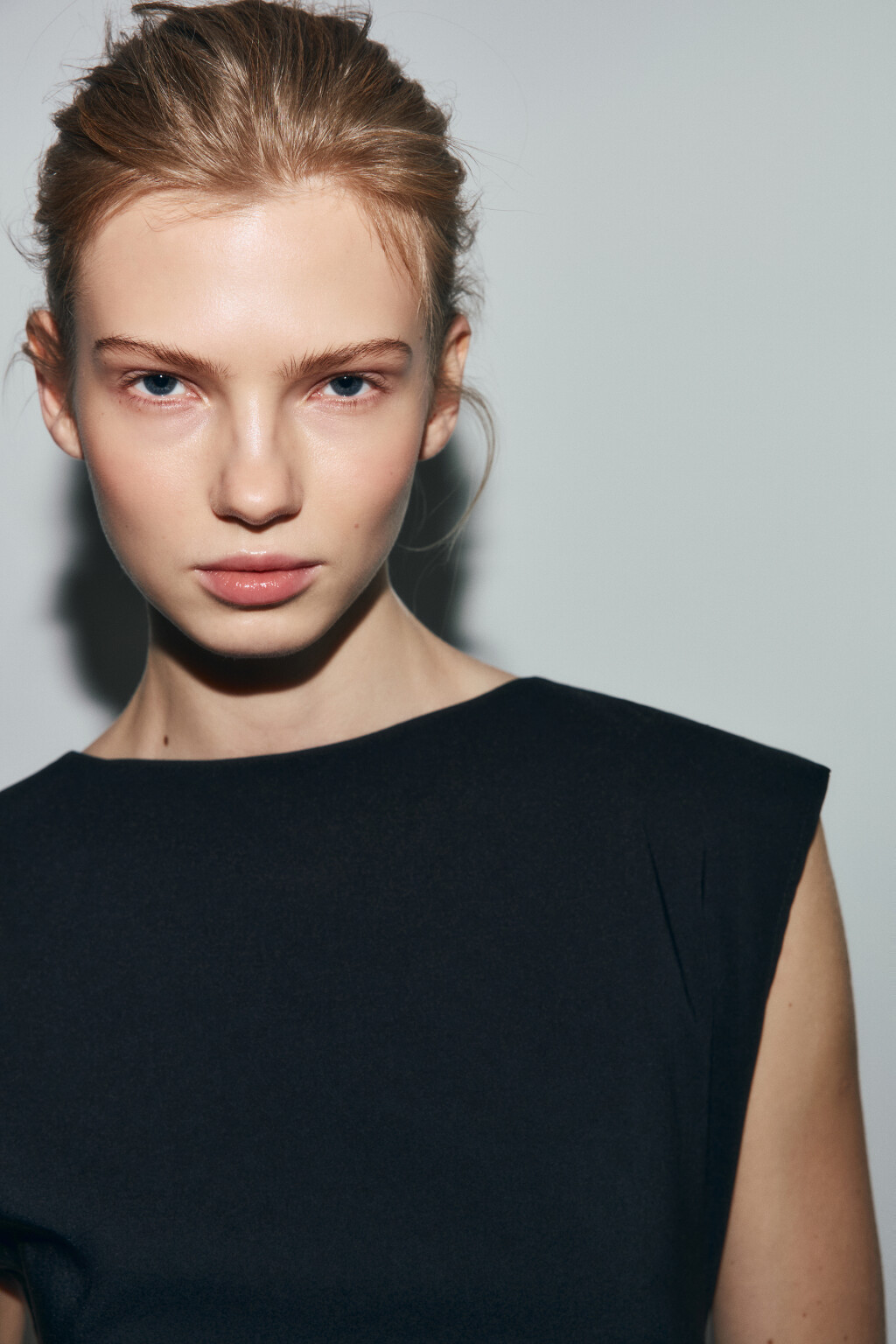 Платье миди облегающее со сборкой сбоку - цвет черный - 5