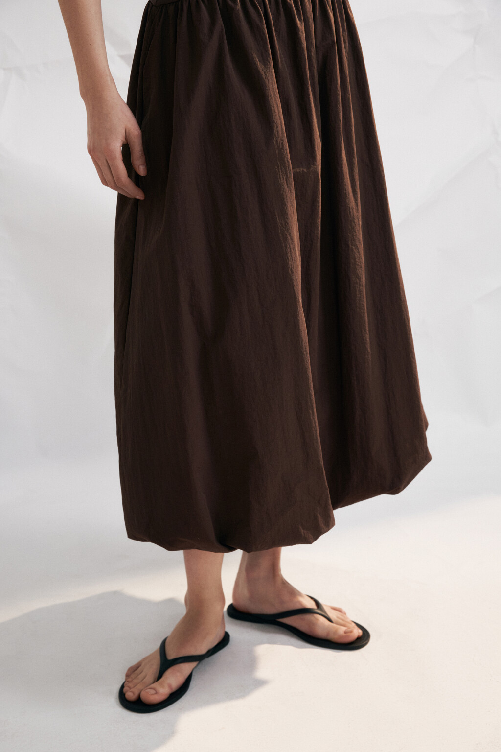 Платье-халтер облегающее с юбкой-баллоном - цвет коричневый - 5