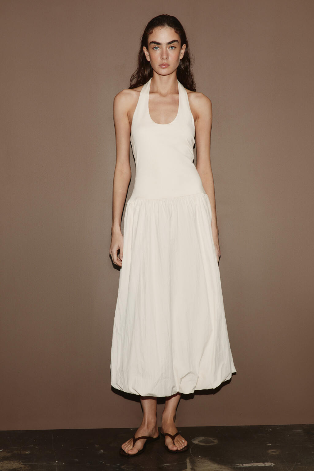 Платье-халтер облегающее с юбкой-баллоном - цвет молочный - 2