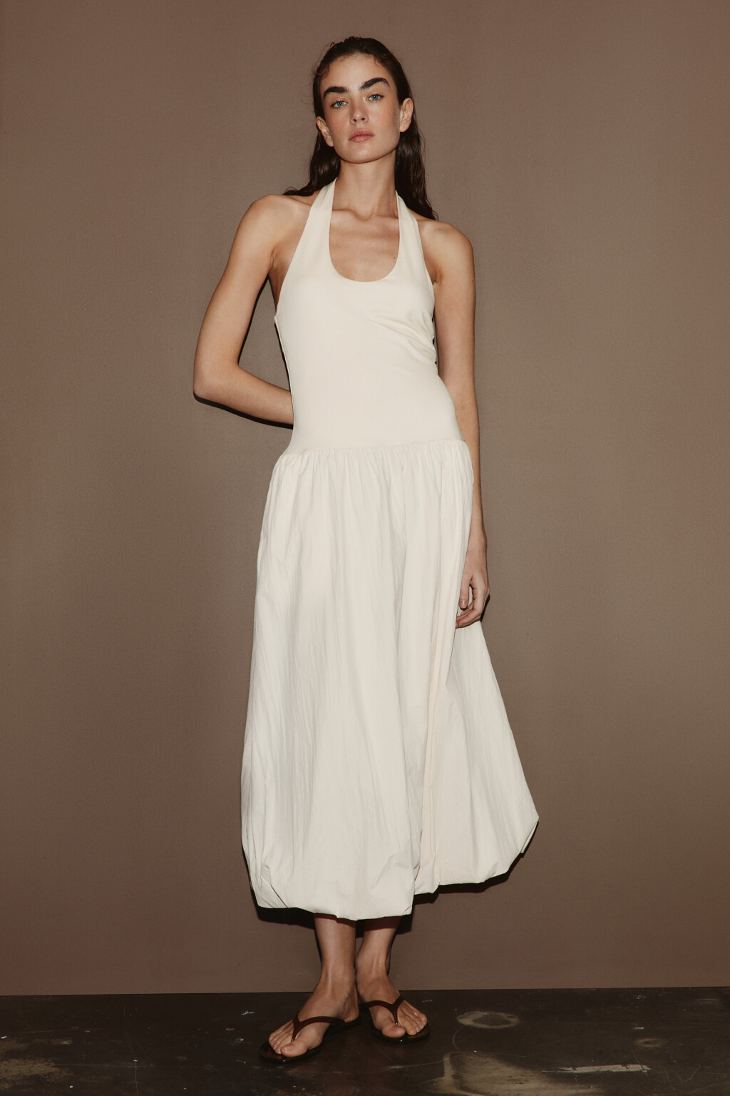 Платье-халтер облегающее с юбкой-баллоном - цвет молочный - 4