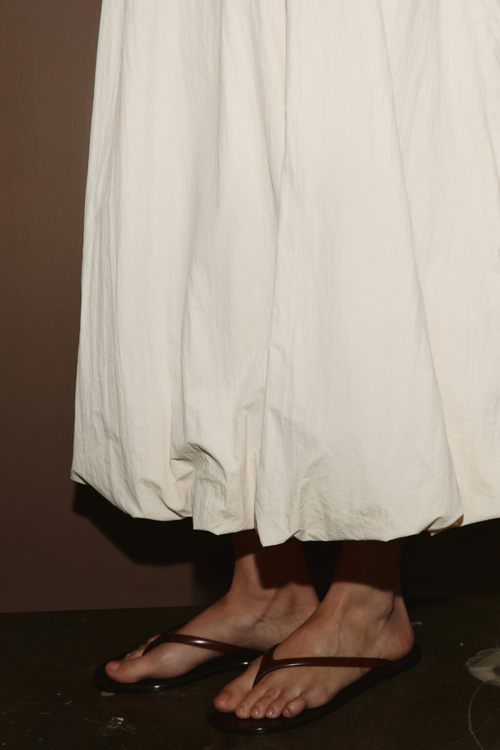 Платье-халтер облегающее с юбкой-баллоном - цвет молочный - 6