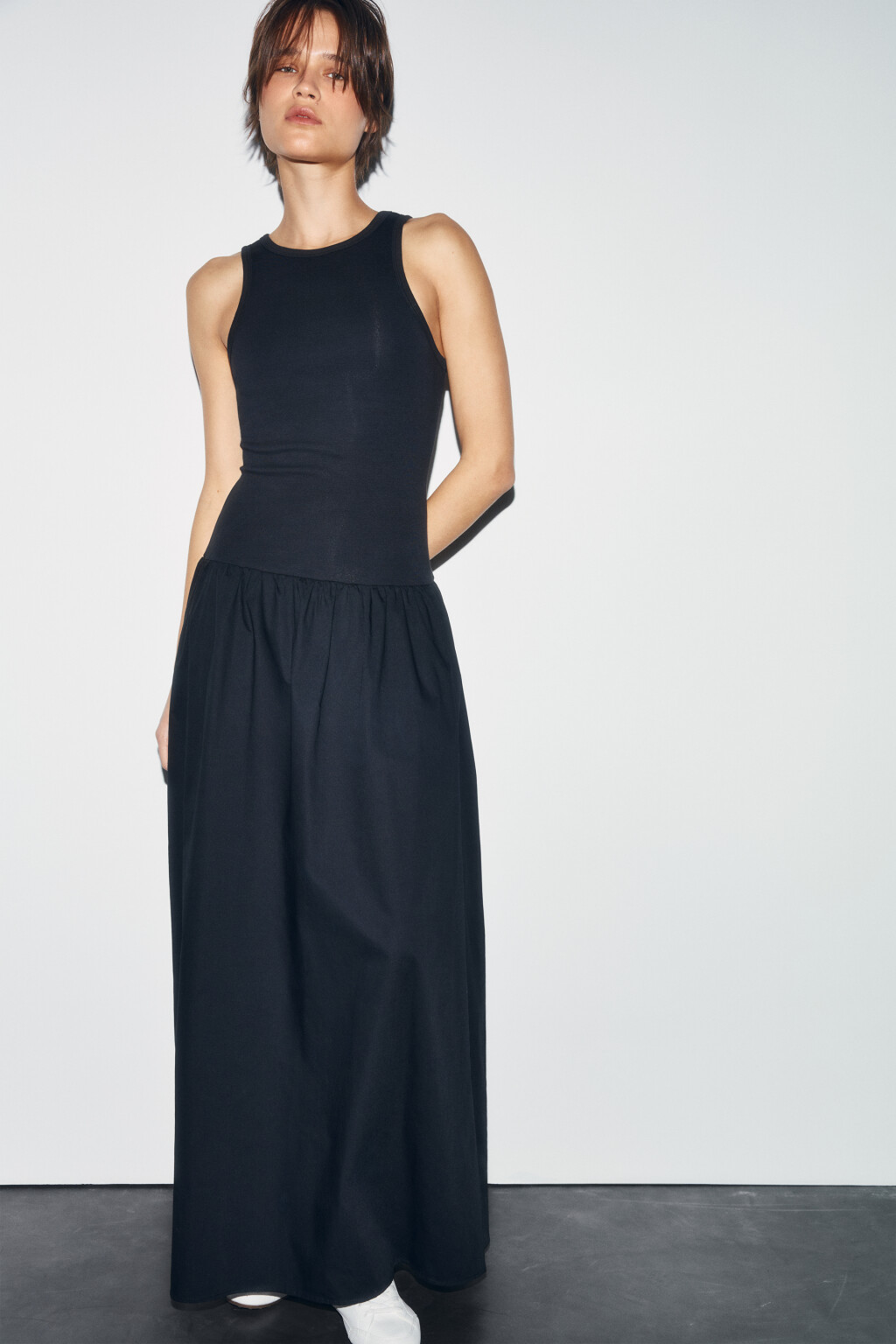 Платье-сарафан макси приталенное макси в рубчик - цвет черный - 1