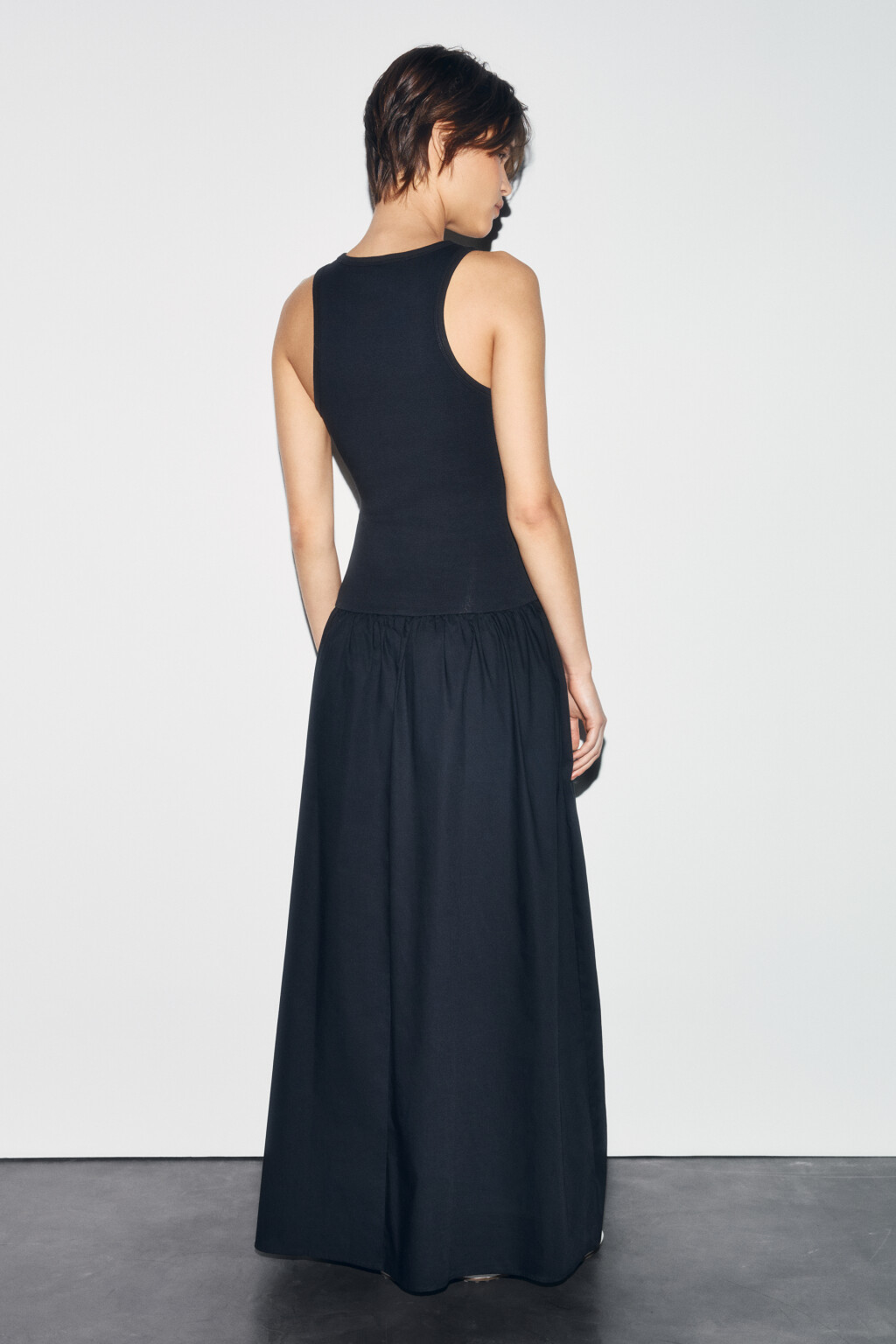 Платье-сарафан макси приталенное макси в рубчик - цвет черный - 3