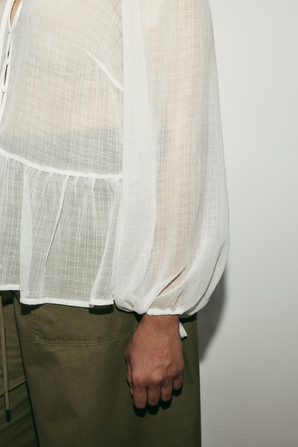 Блузка шифоновая с рукавами на завязках - цвет белый - 6