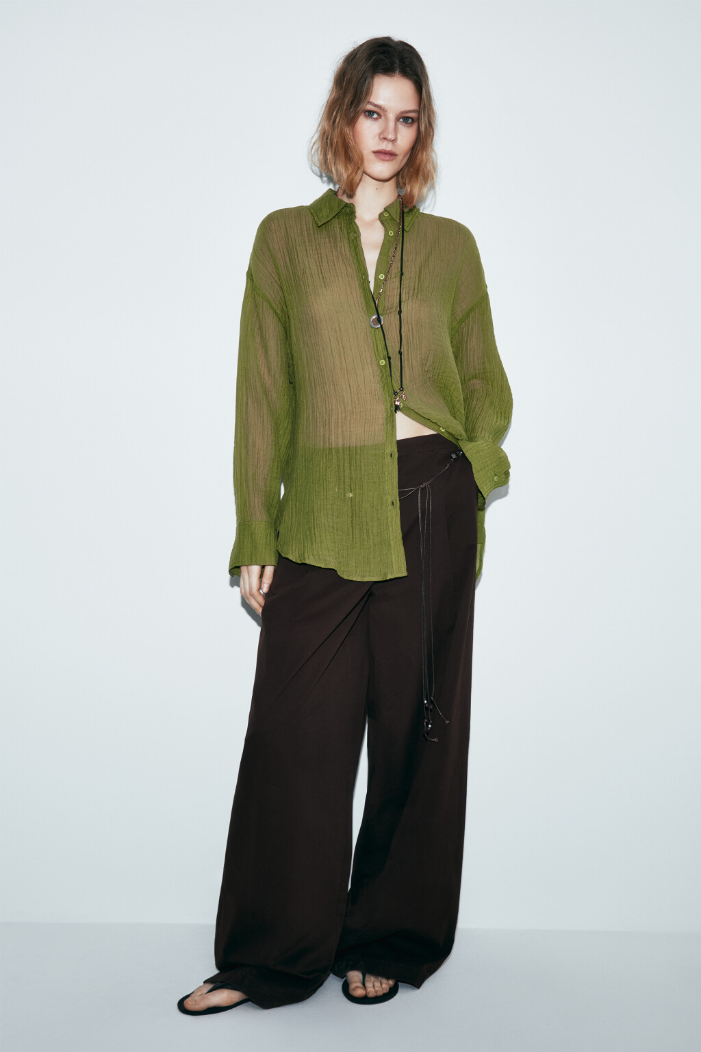 Рубашка оверсайз из фактурного лиоцелла - цвет зеленый - 4