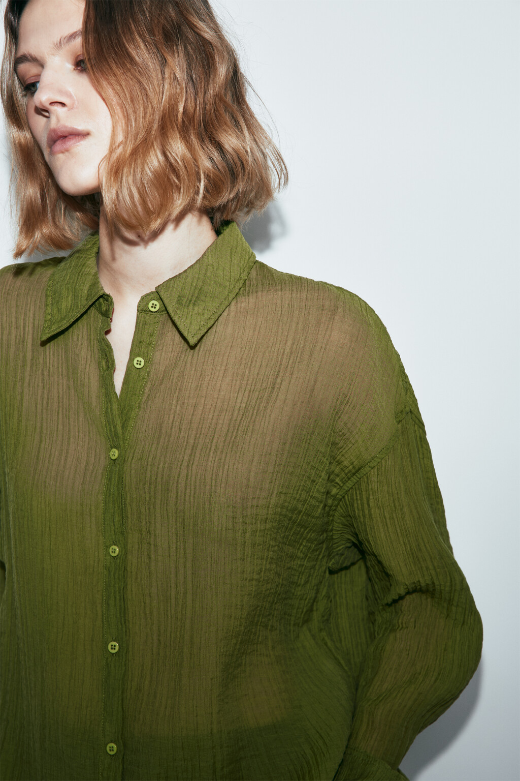 Рубашка оверсайз из фактурного лиоцелла - цвет зеленый - 5
