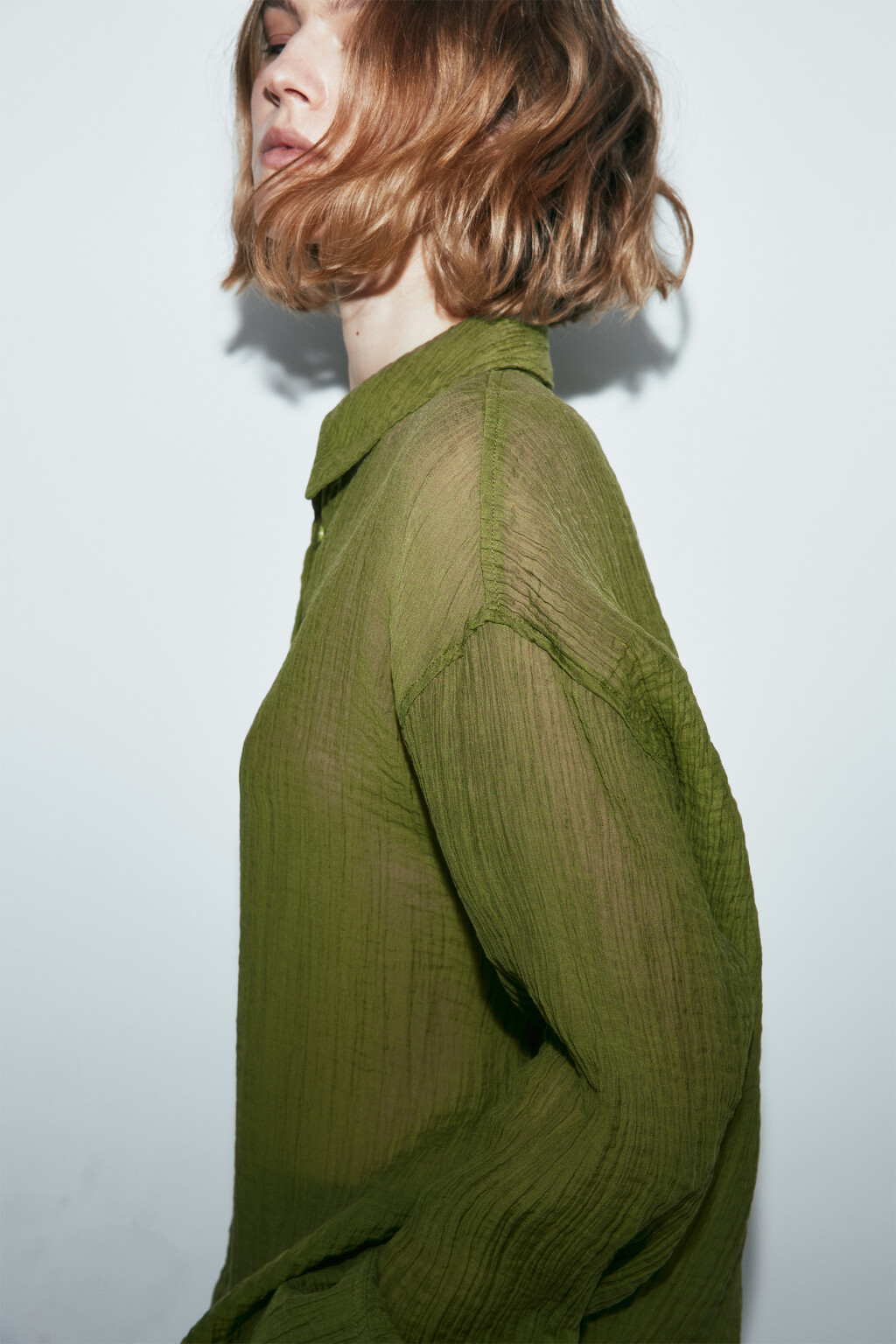 Рубашка оверсайз из фактурного лиоцелла - цвет зеленый - 6