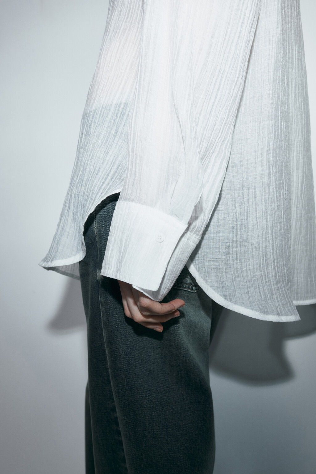 Рубашка оверсайз из фактурного лиоцелла - цвет белый - 7