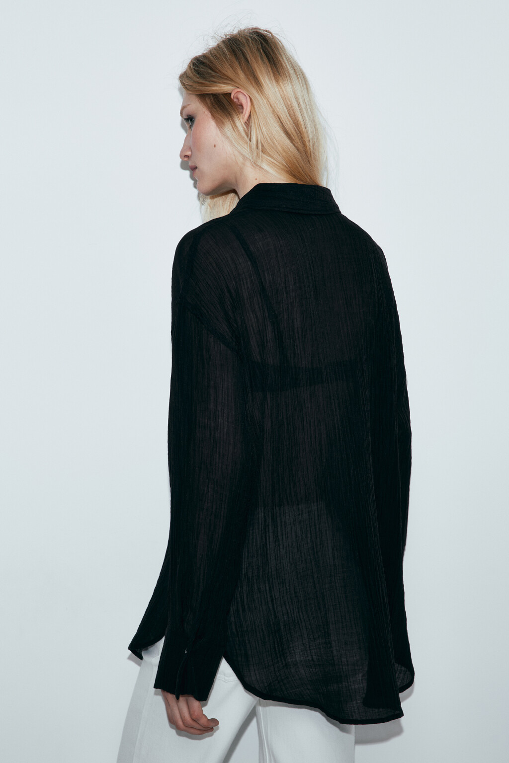 Рубашка оверсайз из фактурного лиоцелла - цвет черный - 4