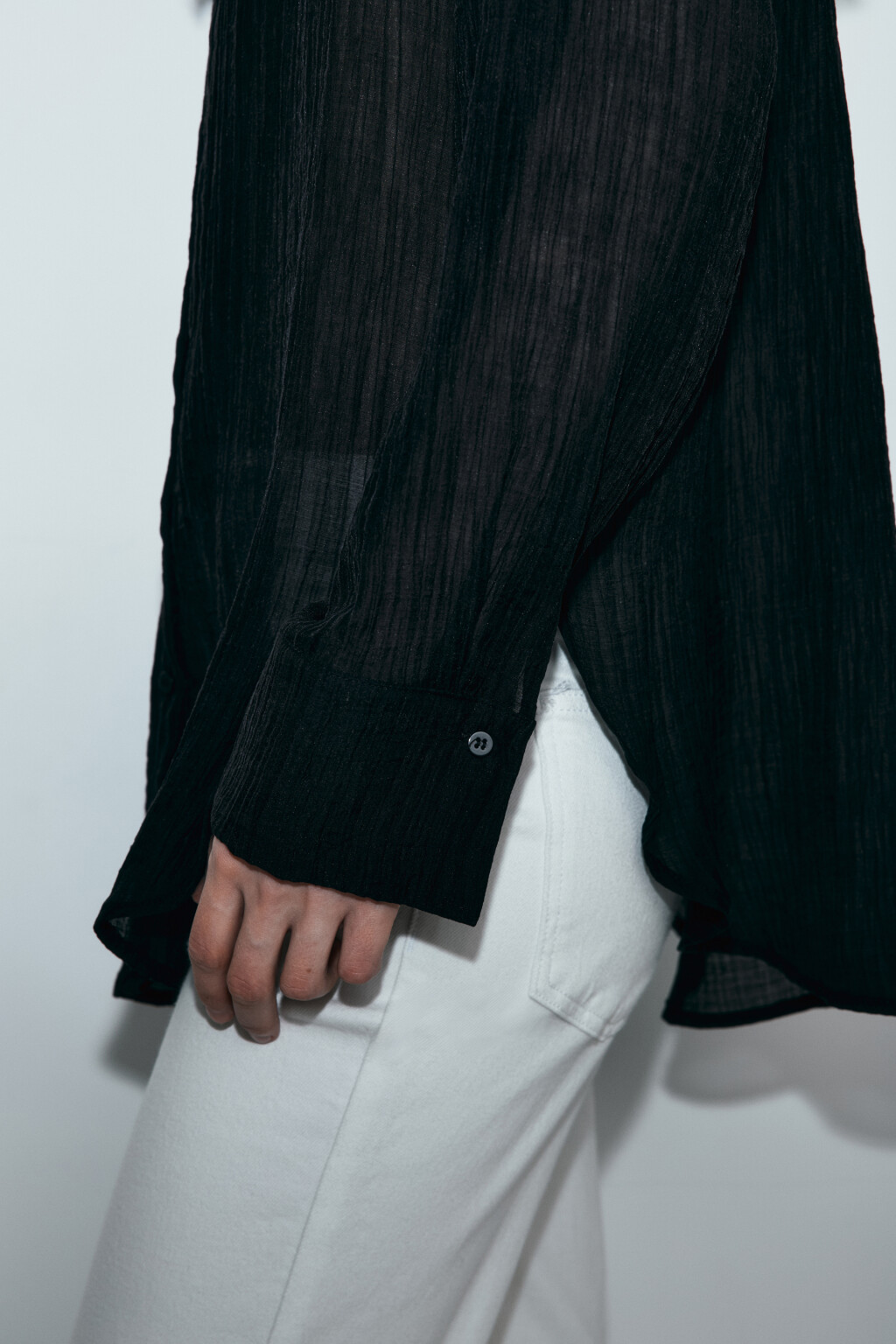 Рубашка оверсайз из фактурного лиоцелла - цвет черный - 7