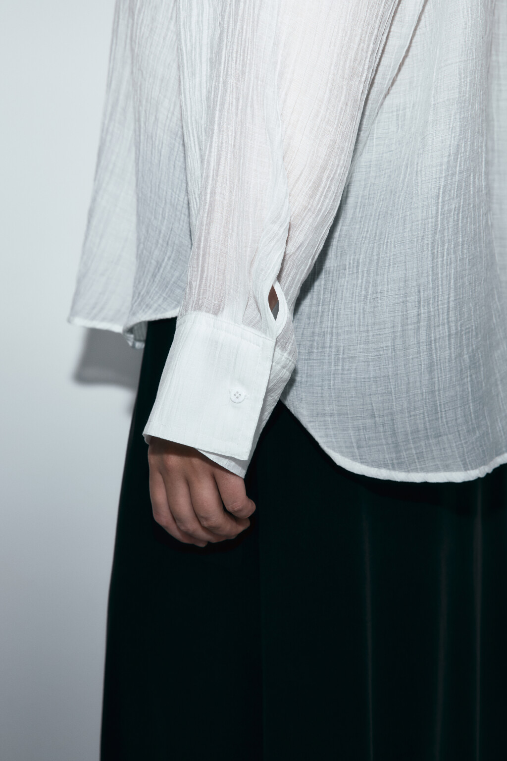 Рубашка оверсайз из фактурного лиоцелла - цвет белый - 7