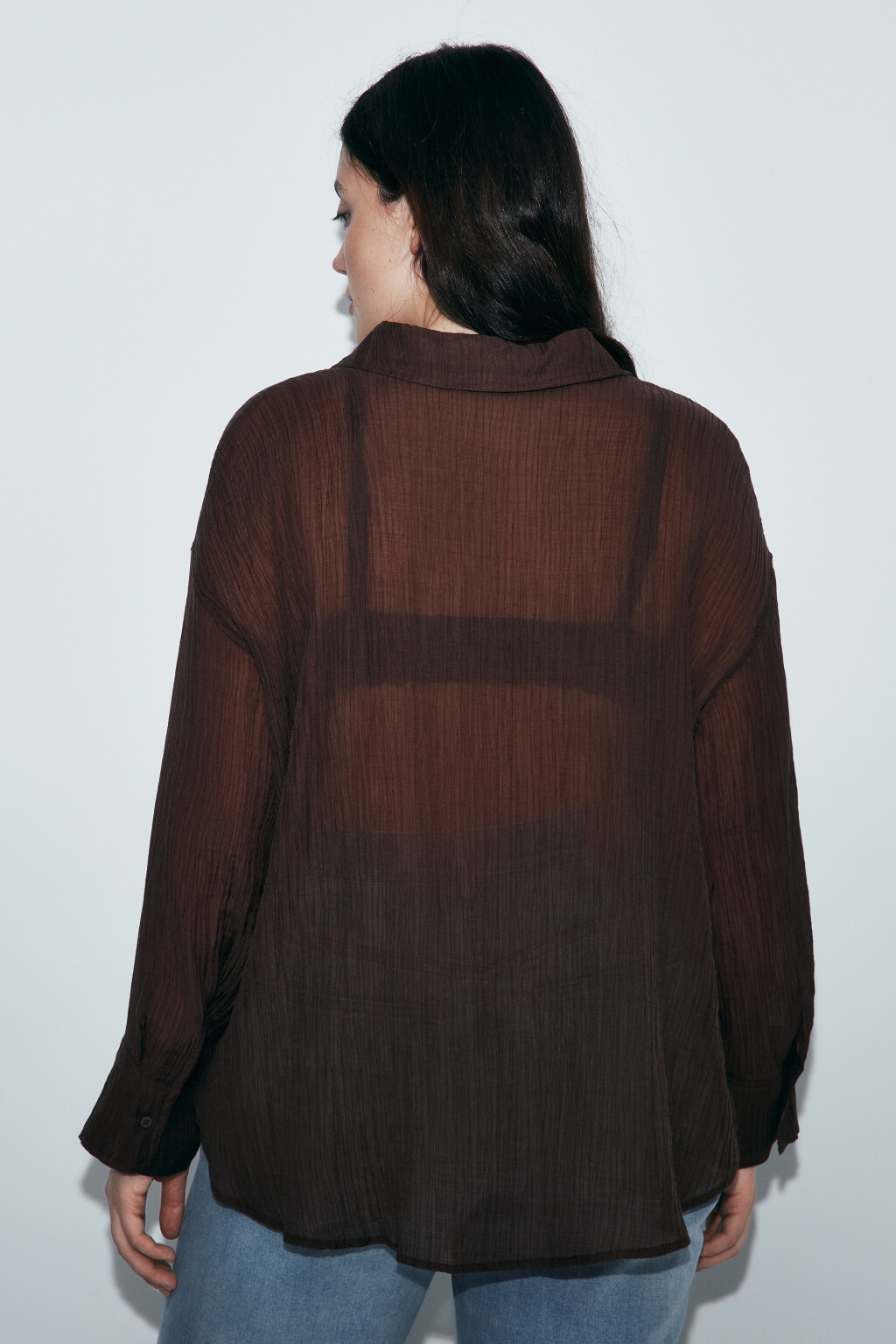 Рубашка оверсайз из фактурного лиоцелла - цвет коричневый - 3