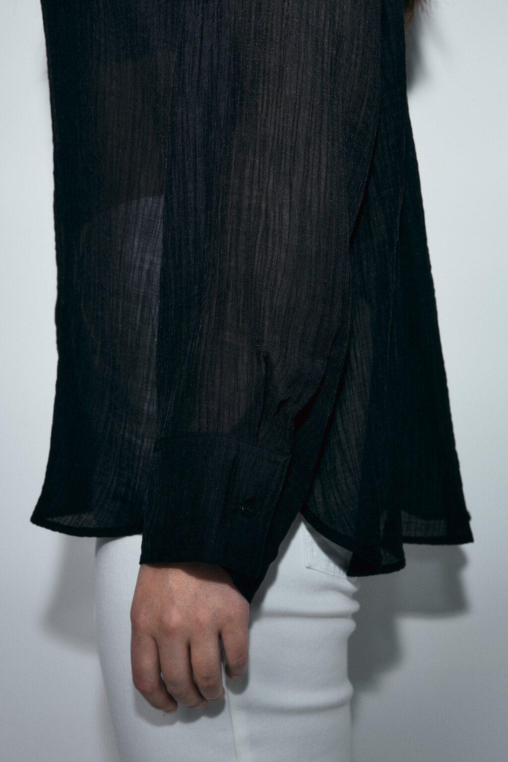 Рубашка оверсайз из фактурного лиоцелла - цвет черный - 7