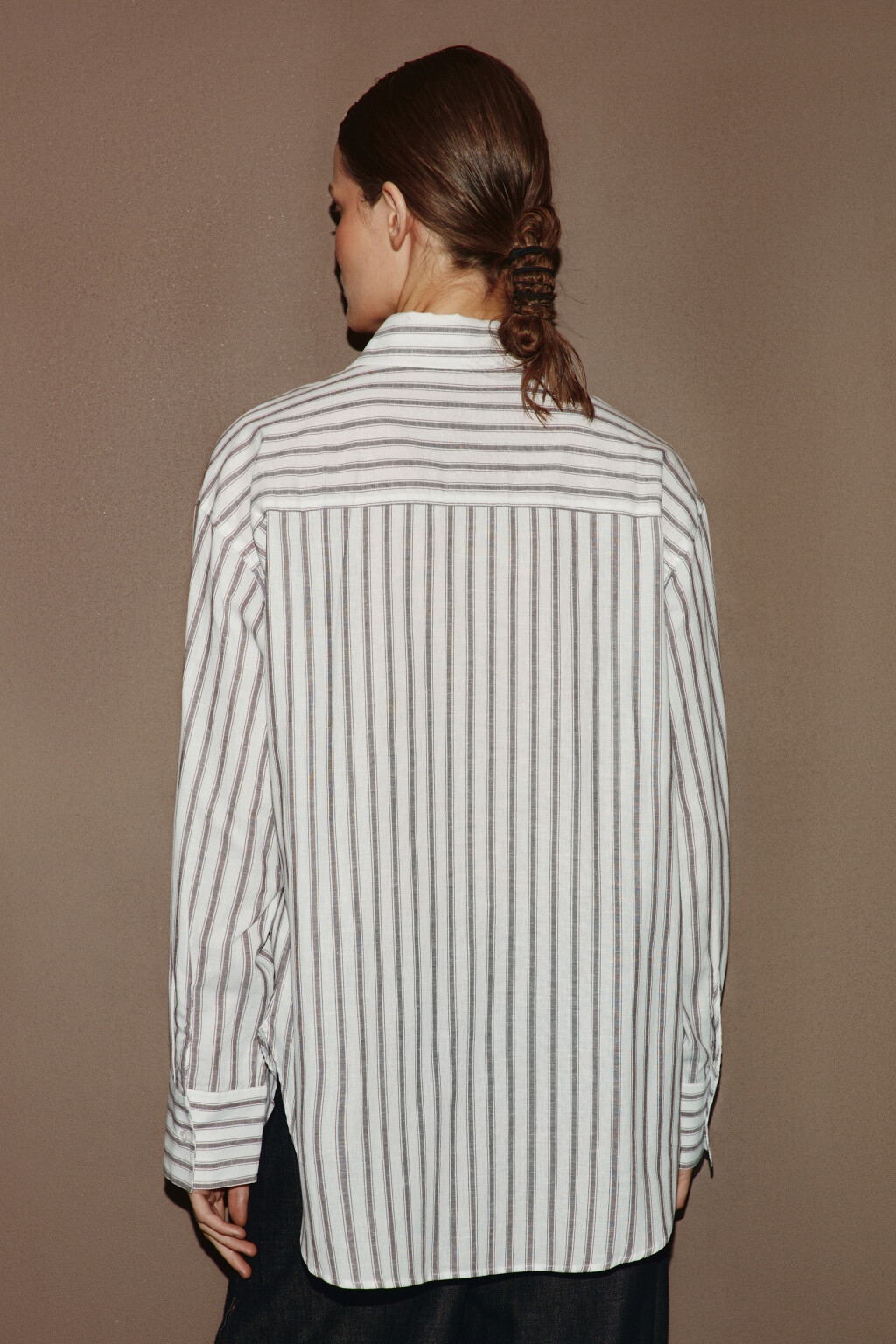 Рубашка оверсайз из хлопка со льном - цвет коричневый - 5