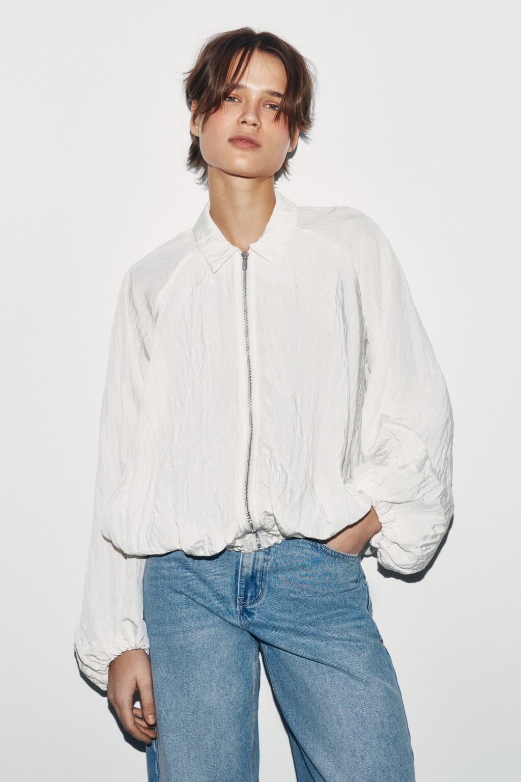 Блузка на молнии с отложным воротником - цвет молочный - 2